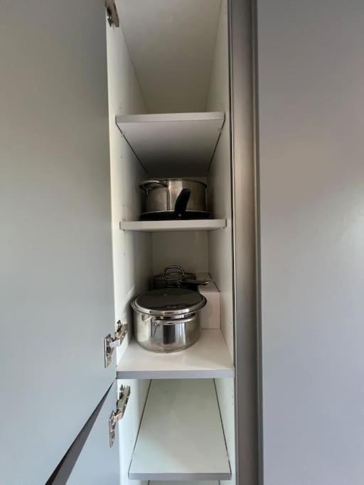 Apartment Large Ensuite In With Free Parking