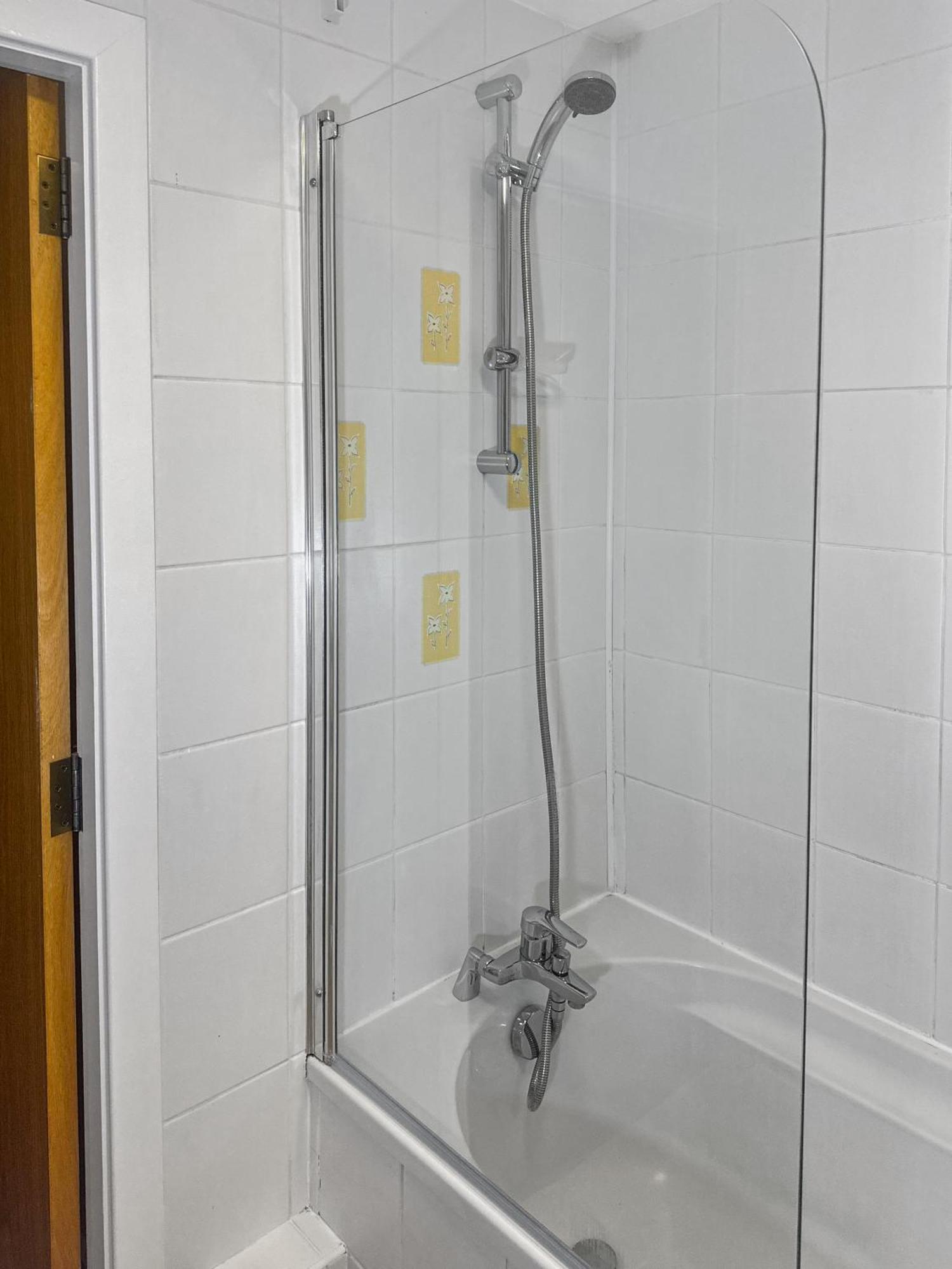 Apartment Cozy - 2 Beds, Sleeps 5, Free Parking!