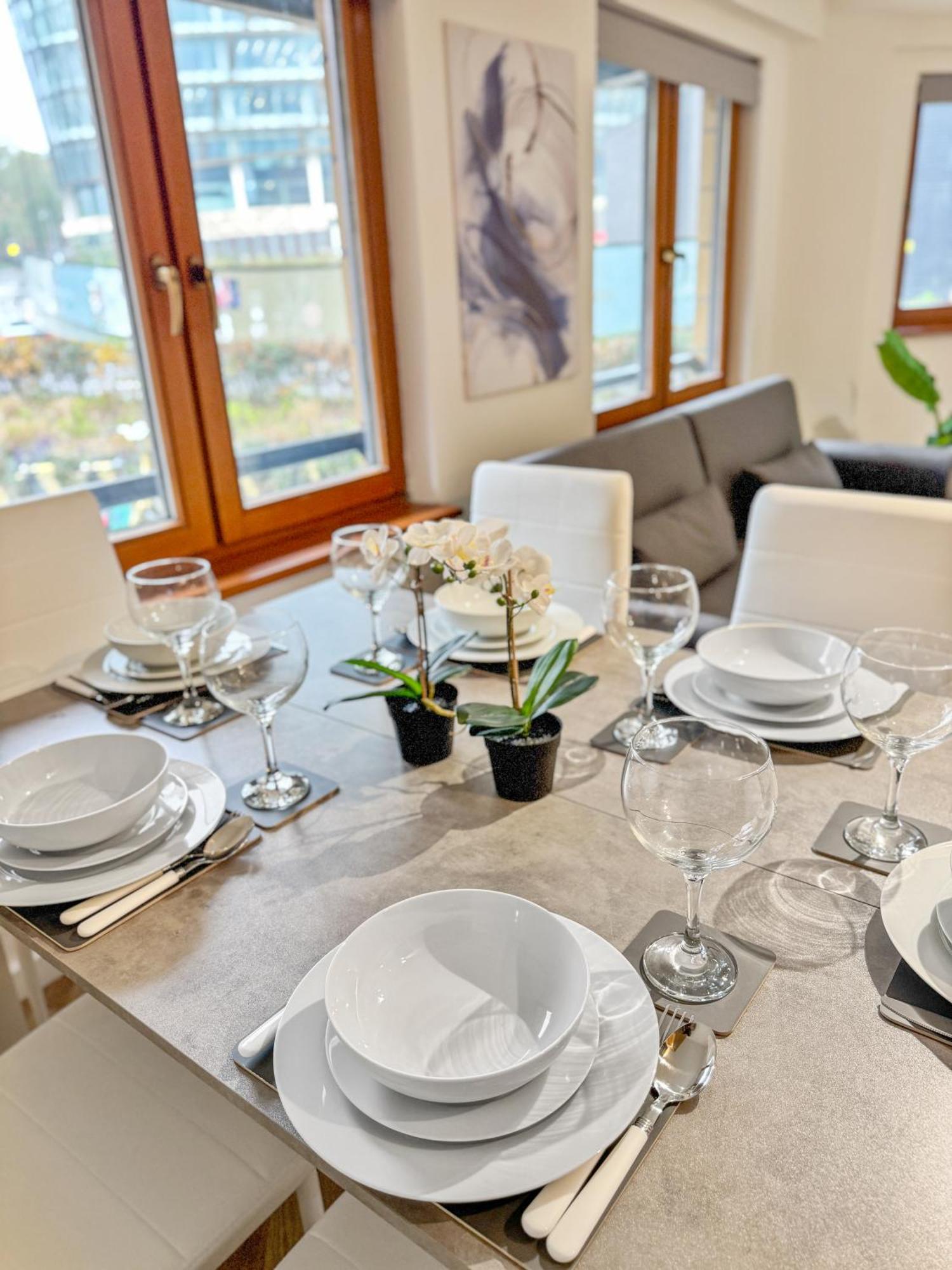 Apartment Cozy - 2 Beds, Sleeps 5, Free Parking!