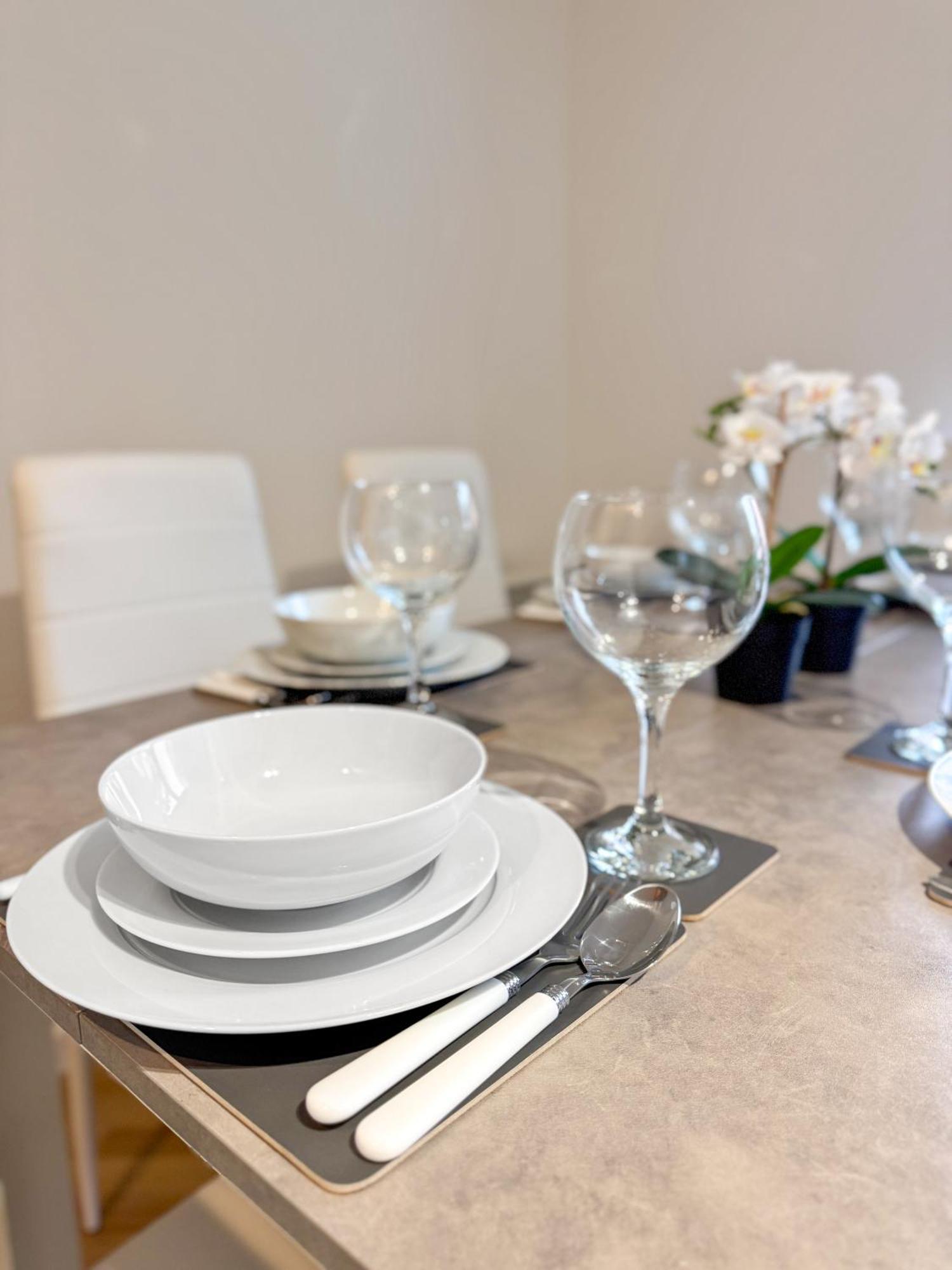 Cozy - 2 Beds, Sleeps 5, Free Parking! * Manchester