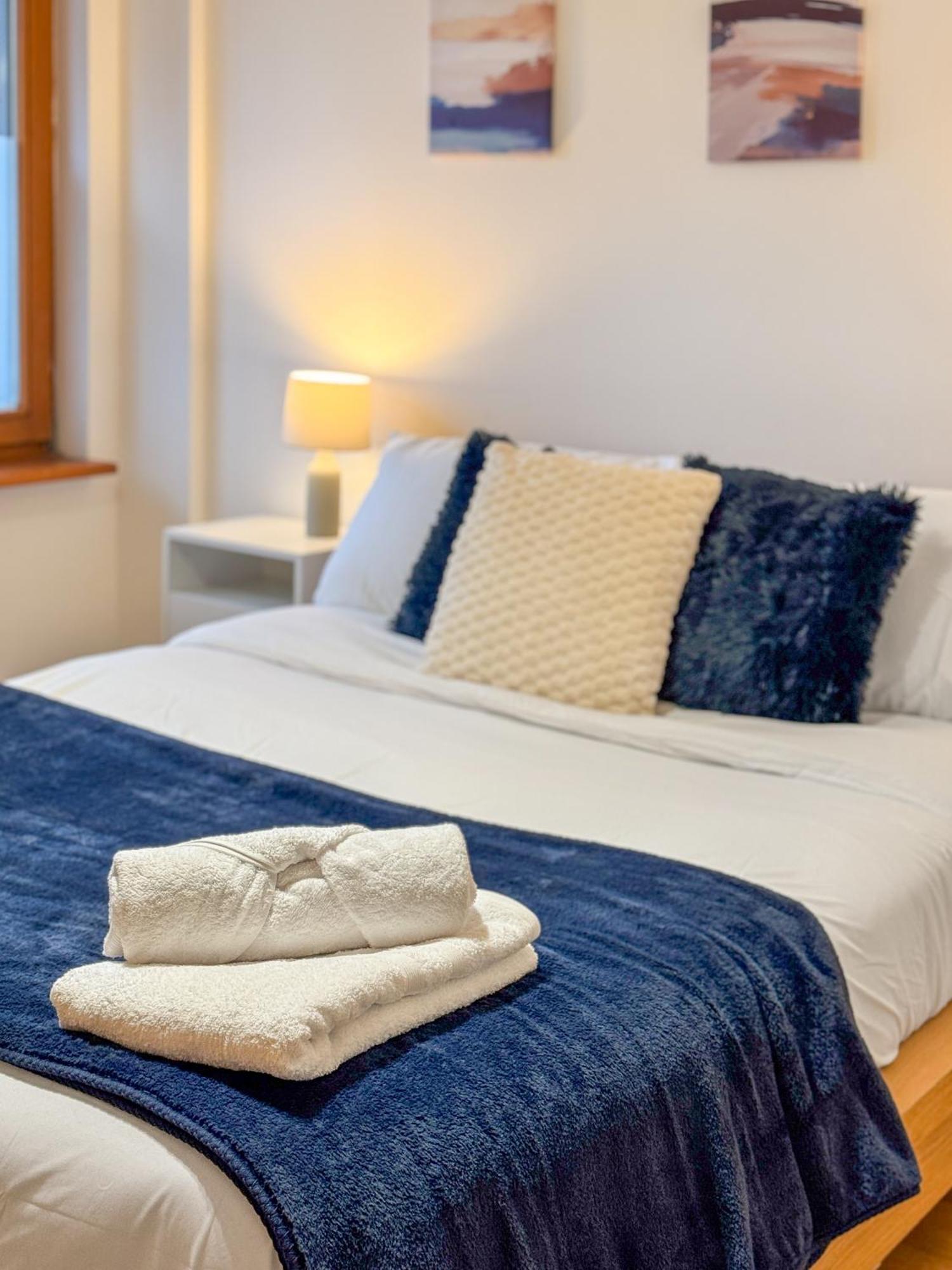 Cozy - 2 Beds, Sleeps 5, Free Parking! * Manchester