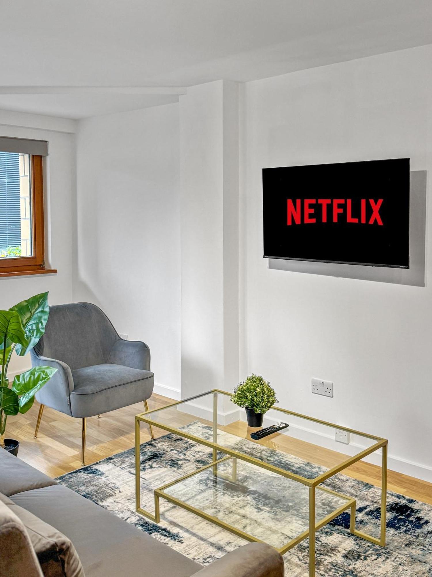 Cozy - 2 Beds, Sleeps 5, Free Parking! * Manchester