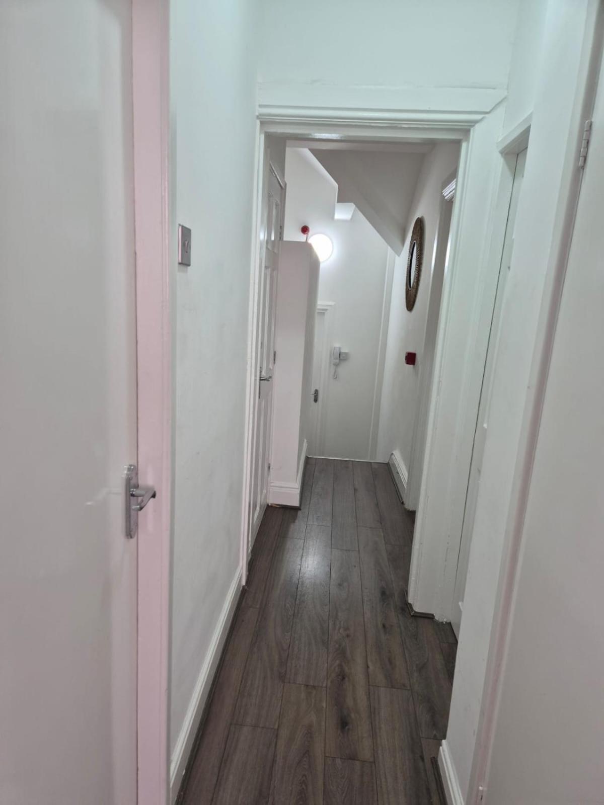 Affordably Elegant Close To Coop Live, Etihad Stadium And Centre Apartment