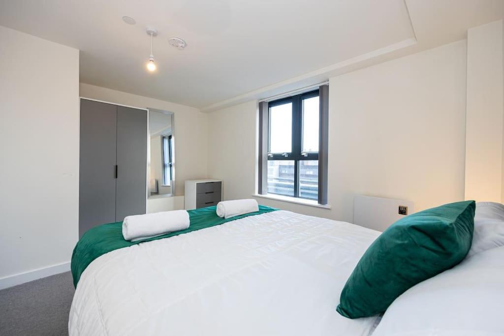 Mint & Modern Refreshing Escape Apartment