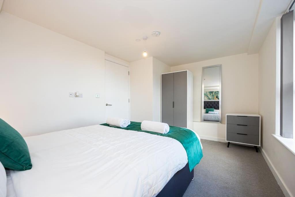 Mint & Modern Refreshing Escape Apartment Manchester