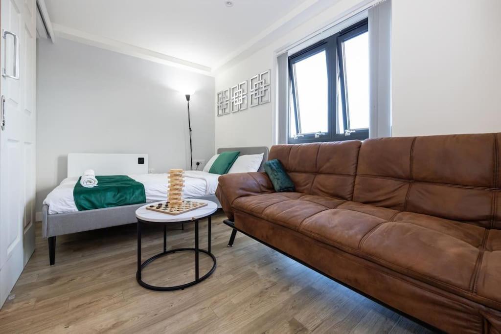 Apartment Mint & Modern Refreshing Escape *