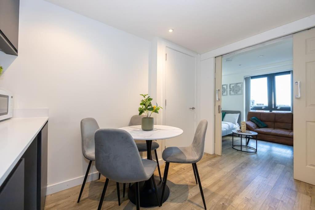 Apartment Mint & Modern Refreshing Escape Manchester
