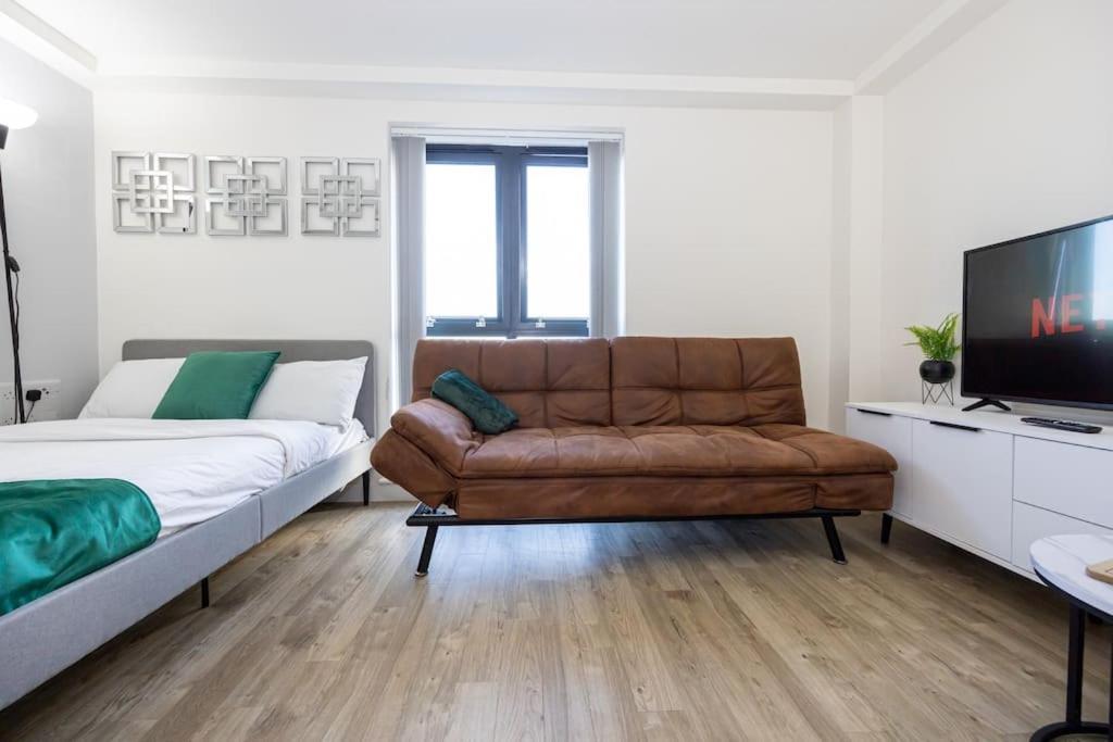 Mint & Modern Refreshing Escape Apartment *