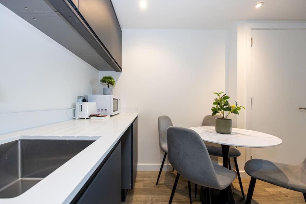 Apartment Mint & Modern Refreshing Escape *