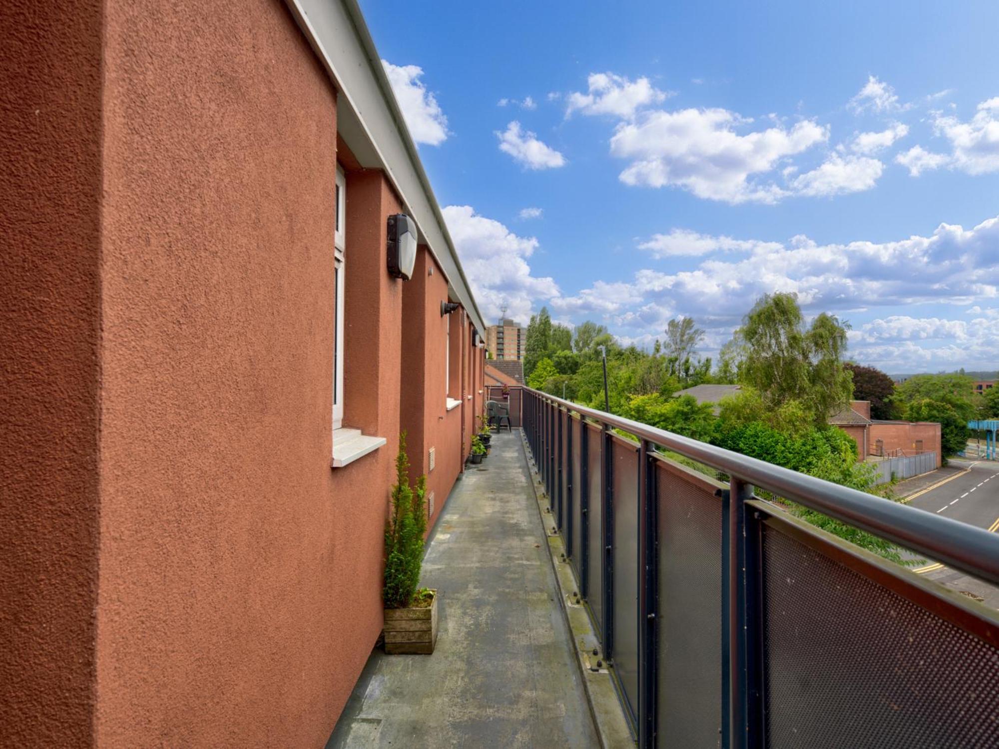Stunning 1 Bed With Parking Pass The Keys Apartment