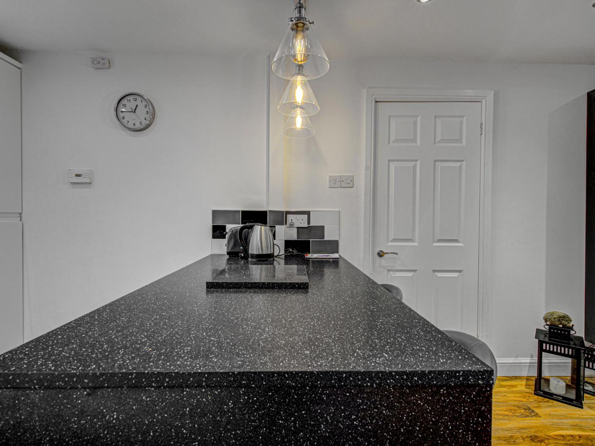Apartment Stunning 1 Bed With Parking Pass The Keys