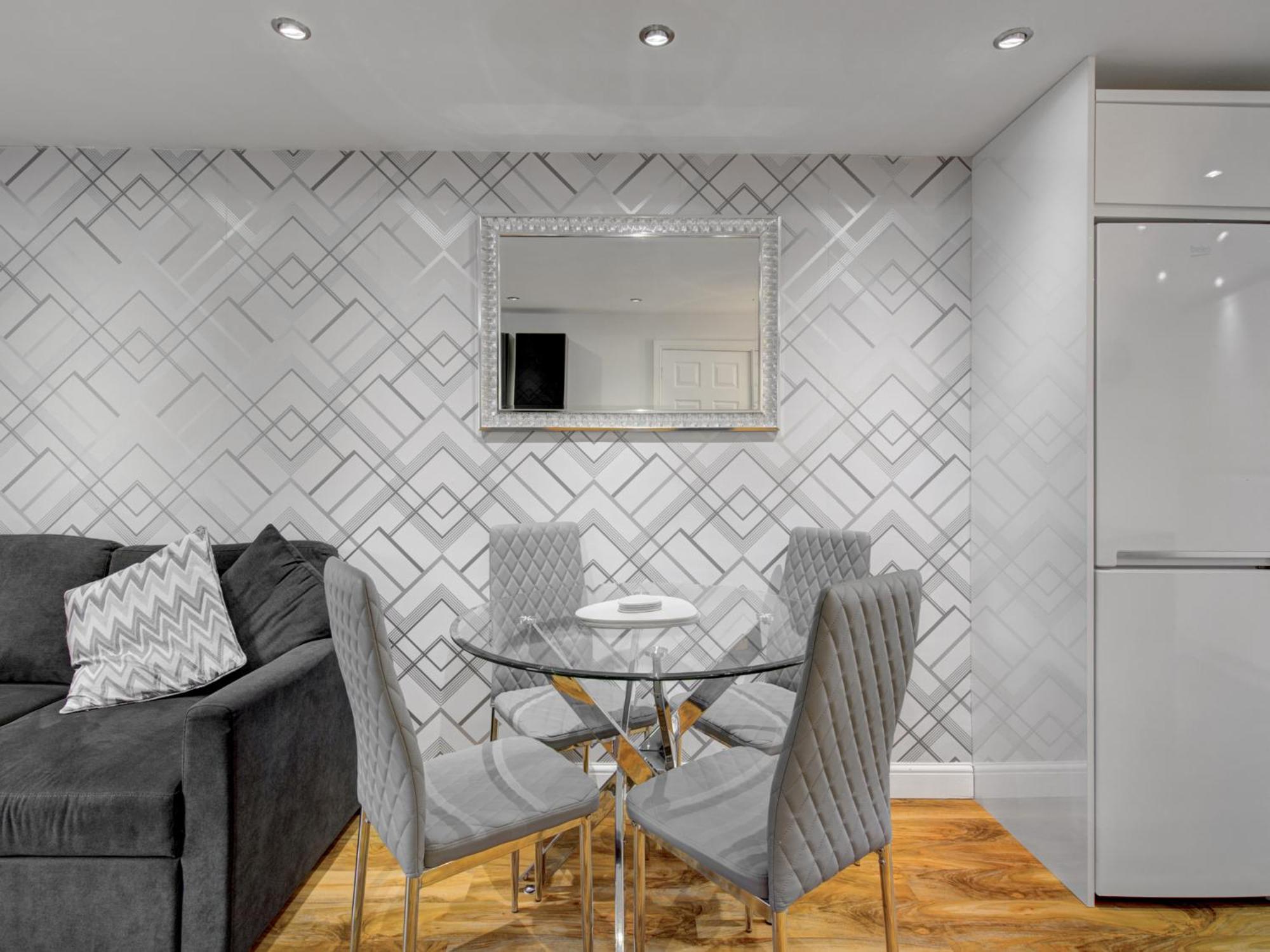 Stunning 1 Bed With Parking Pass The Keys Apartment