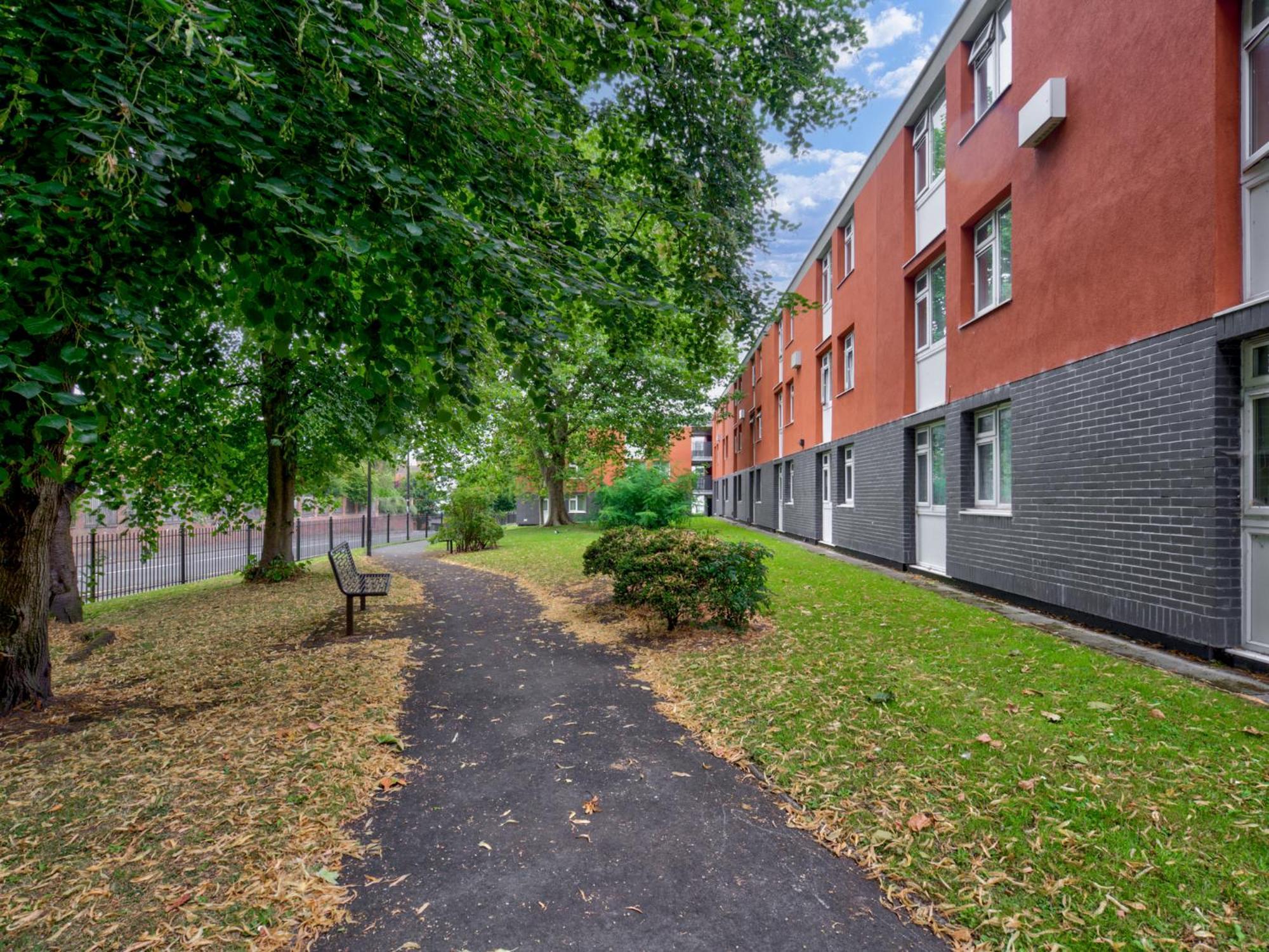 Apartment Stunning 1 Bed With Parking Pass The Keys