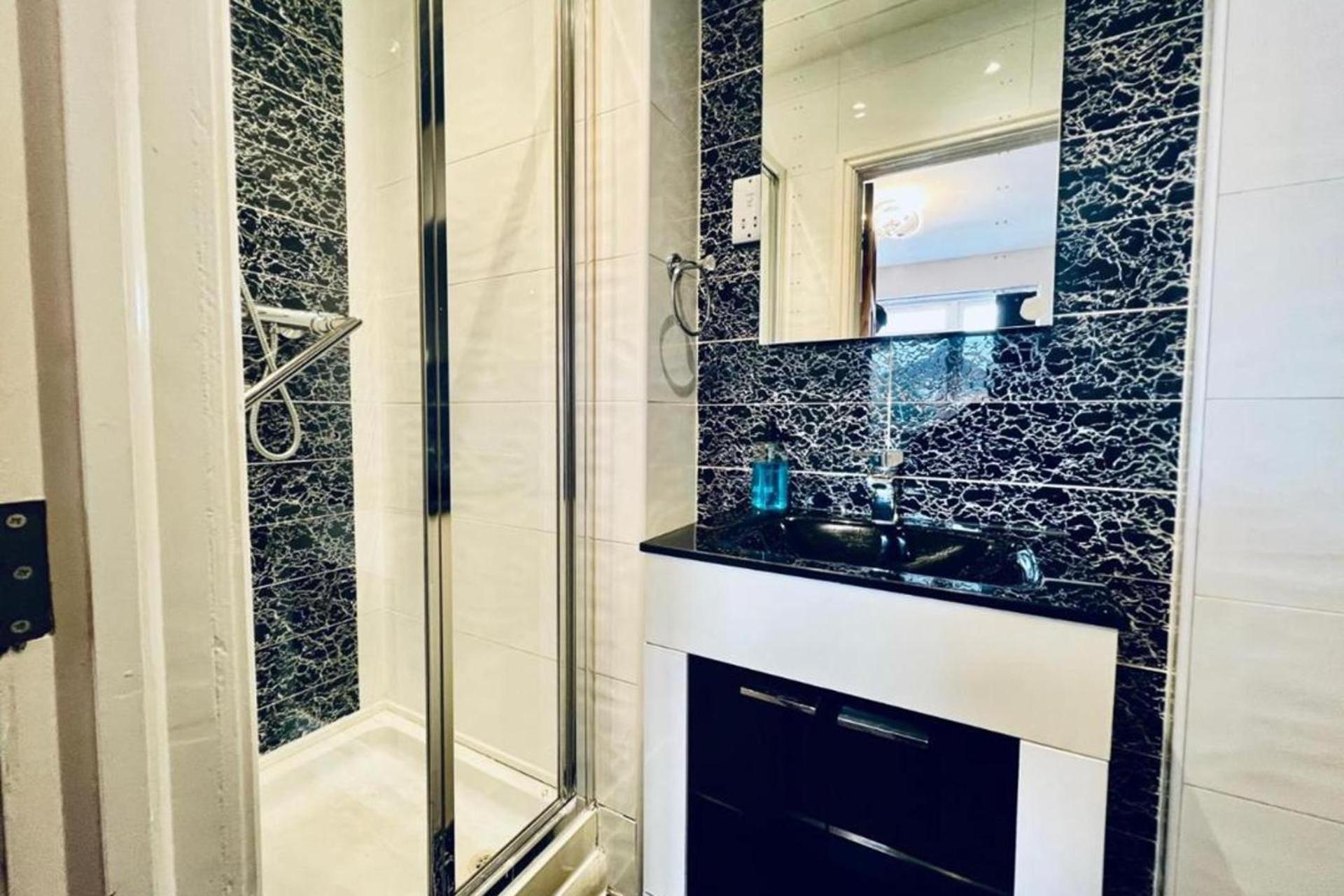 Sweet - Spacious 7br House Holiday home Manchester