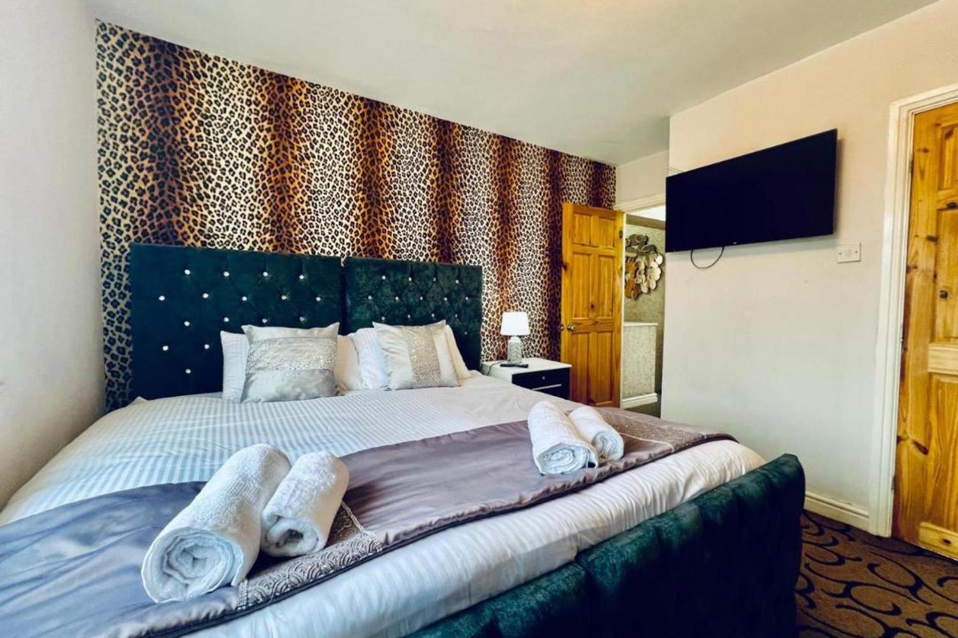 Sweet - Spacious 7br House Manchester