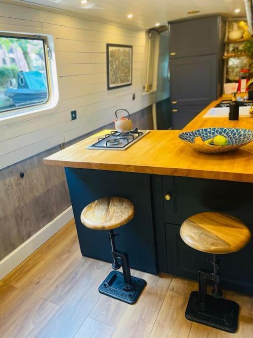 Apartment Bespoke Narrowboat