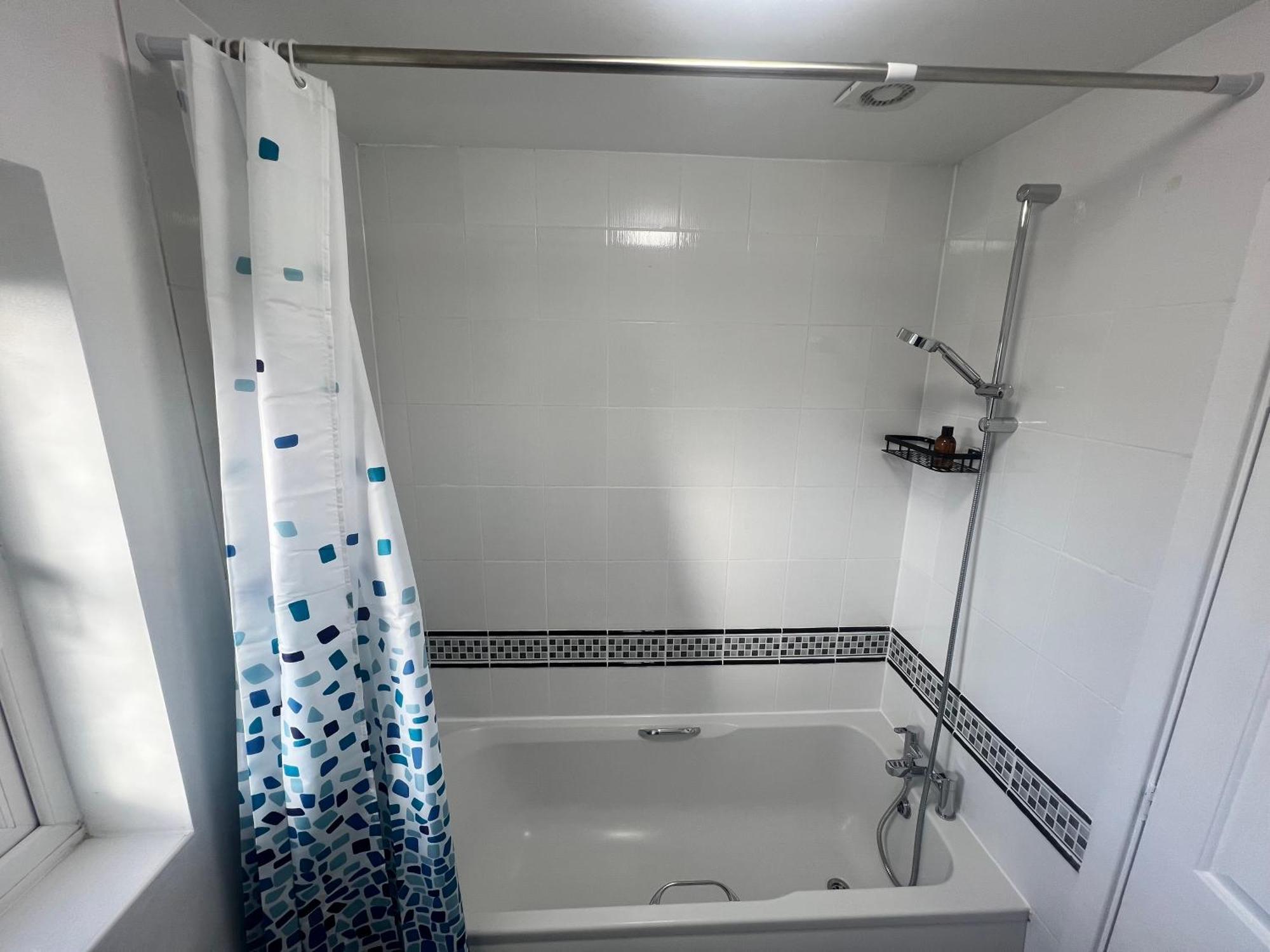 New Getaway House With 2 Free Parking