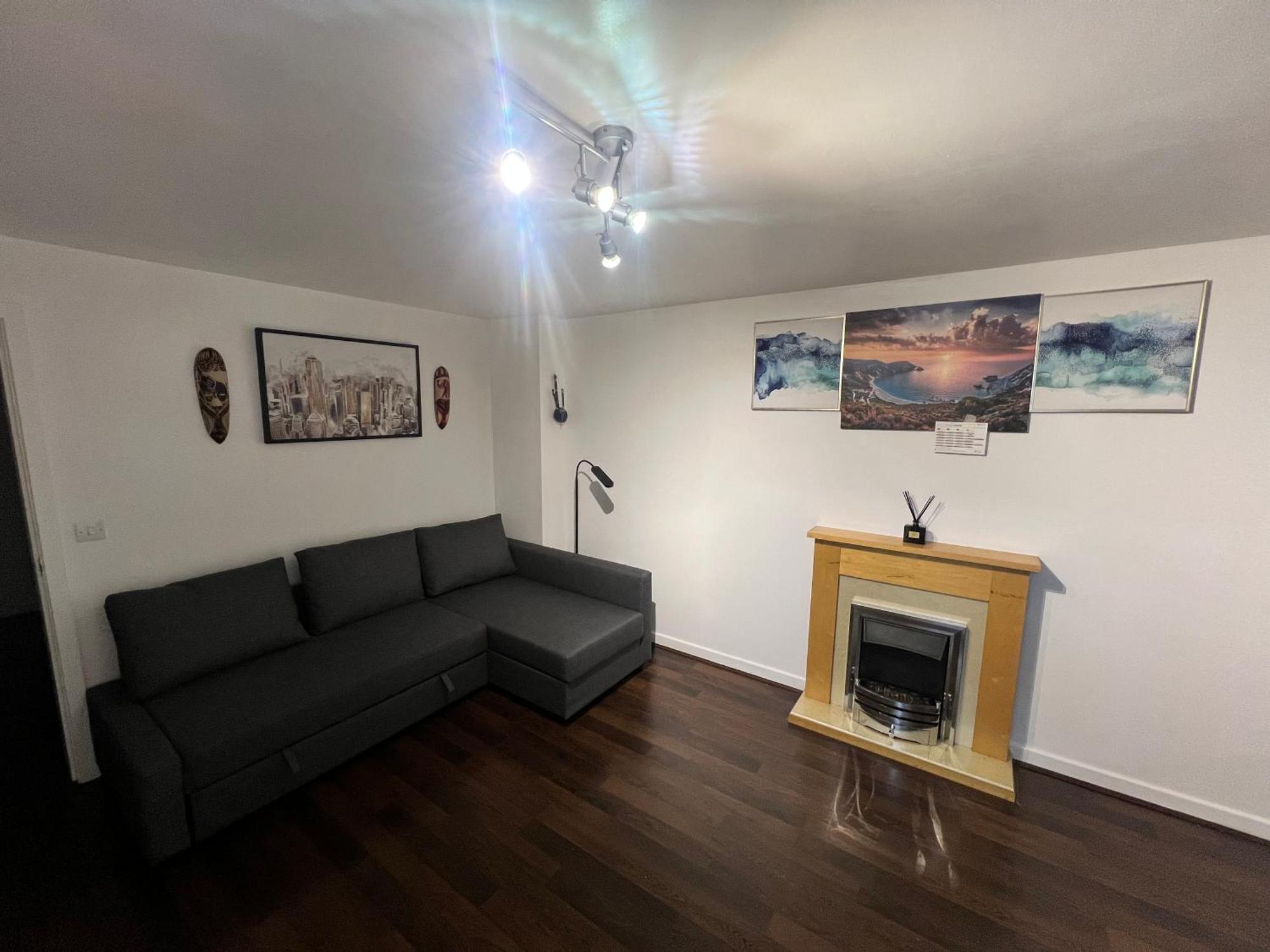 New Getaway House With 2 Free Parking *