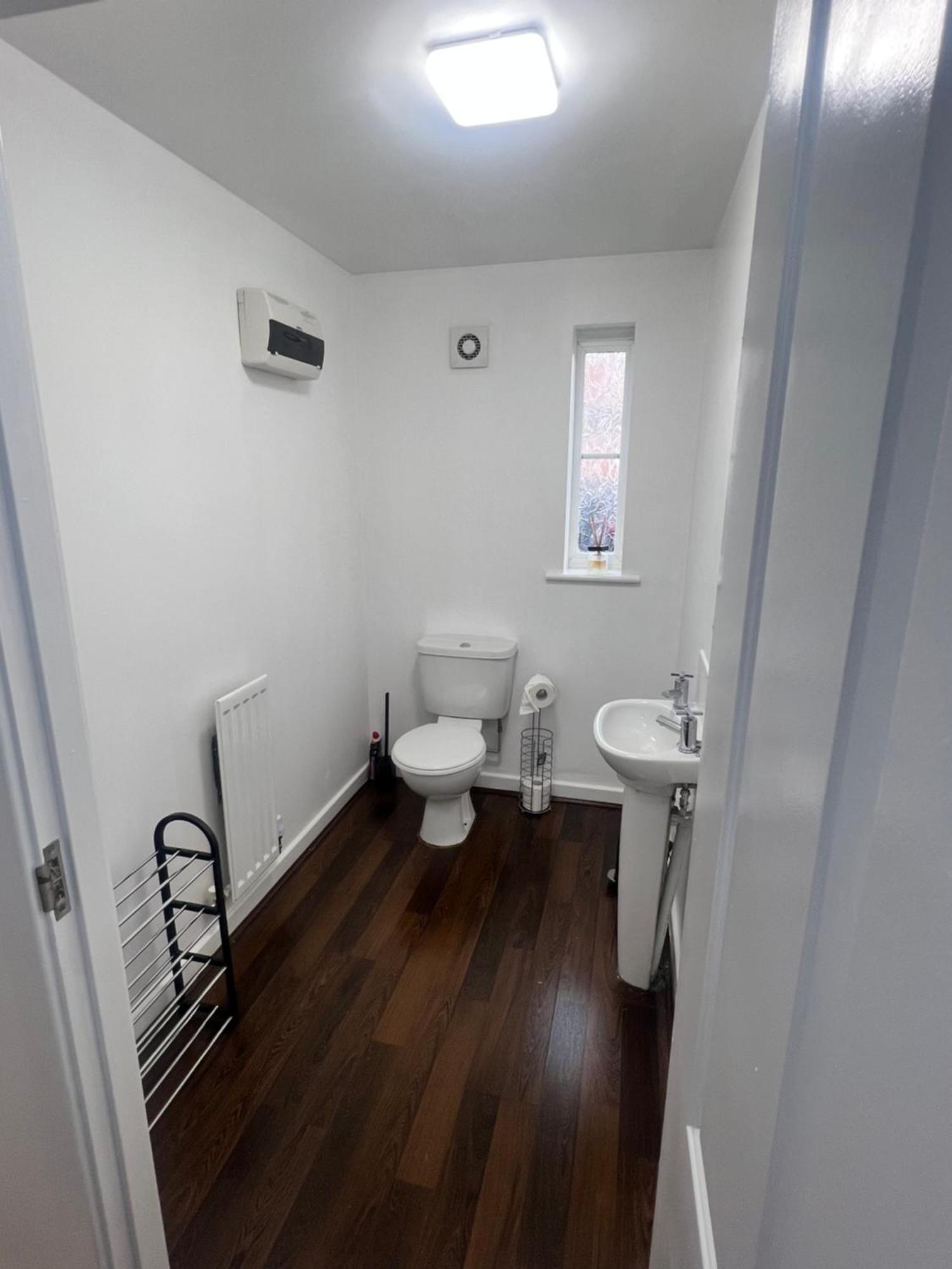 Apartment New Getaway House With 2 Free Parking Manchester
