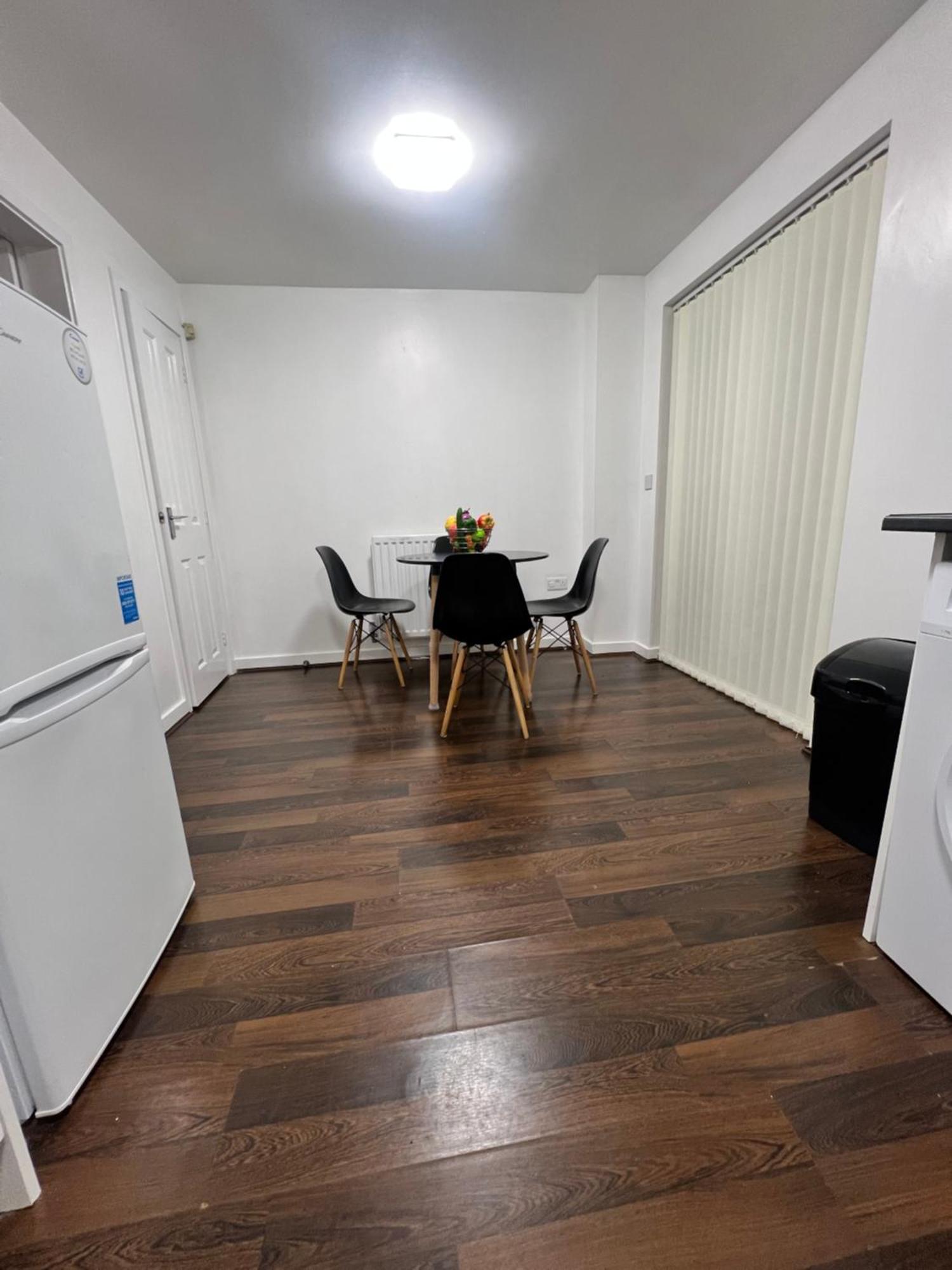 New Getaway House With 2 Free Parking * Manchester