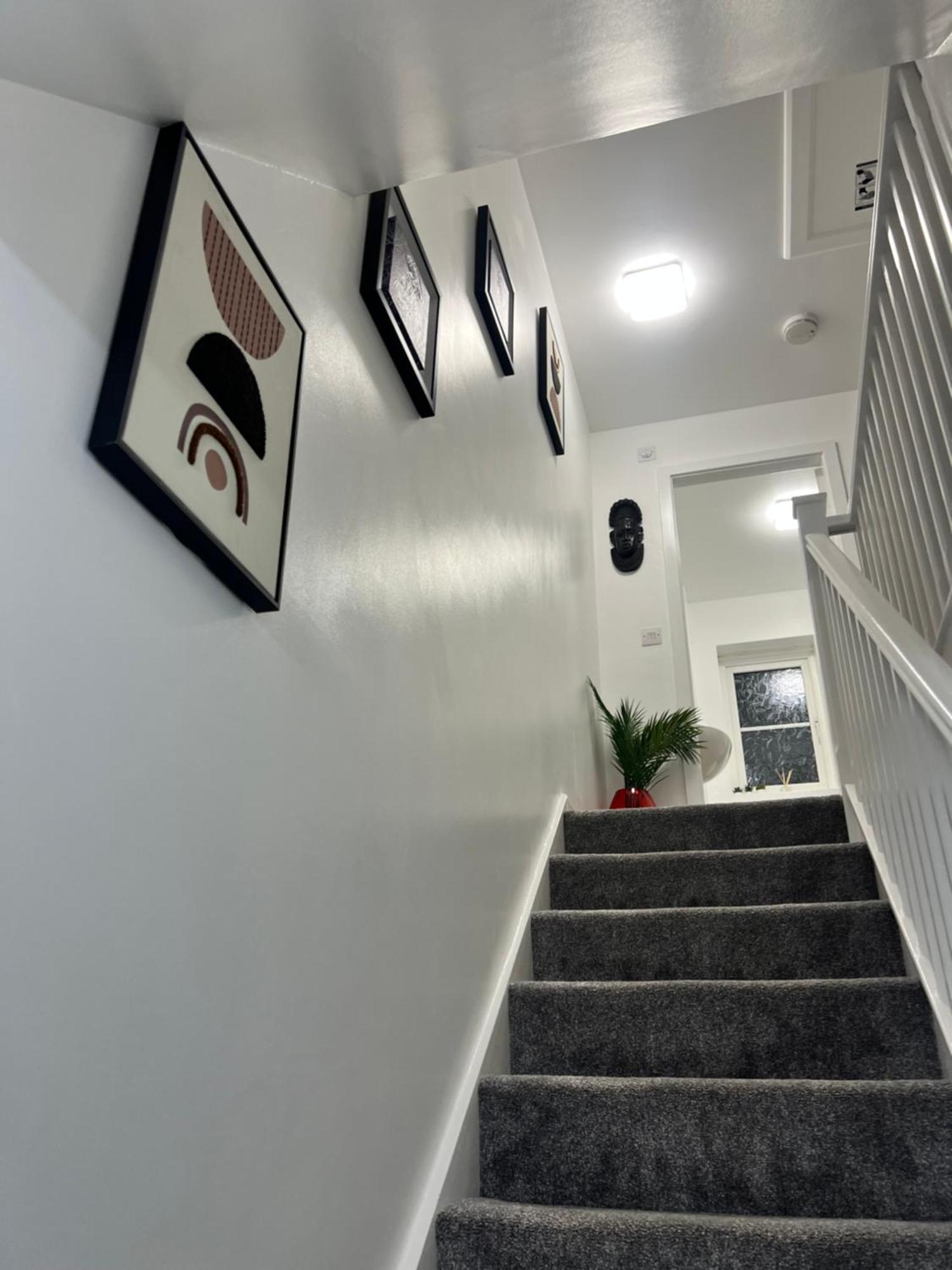 Apartment New Getaway House With 2 Free Parking *