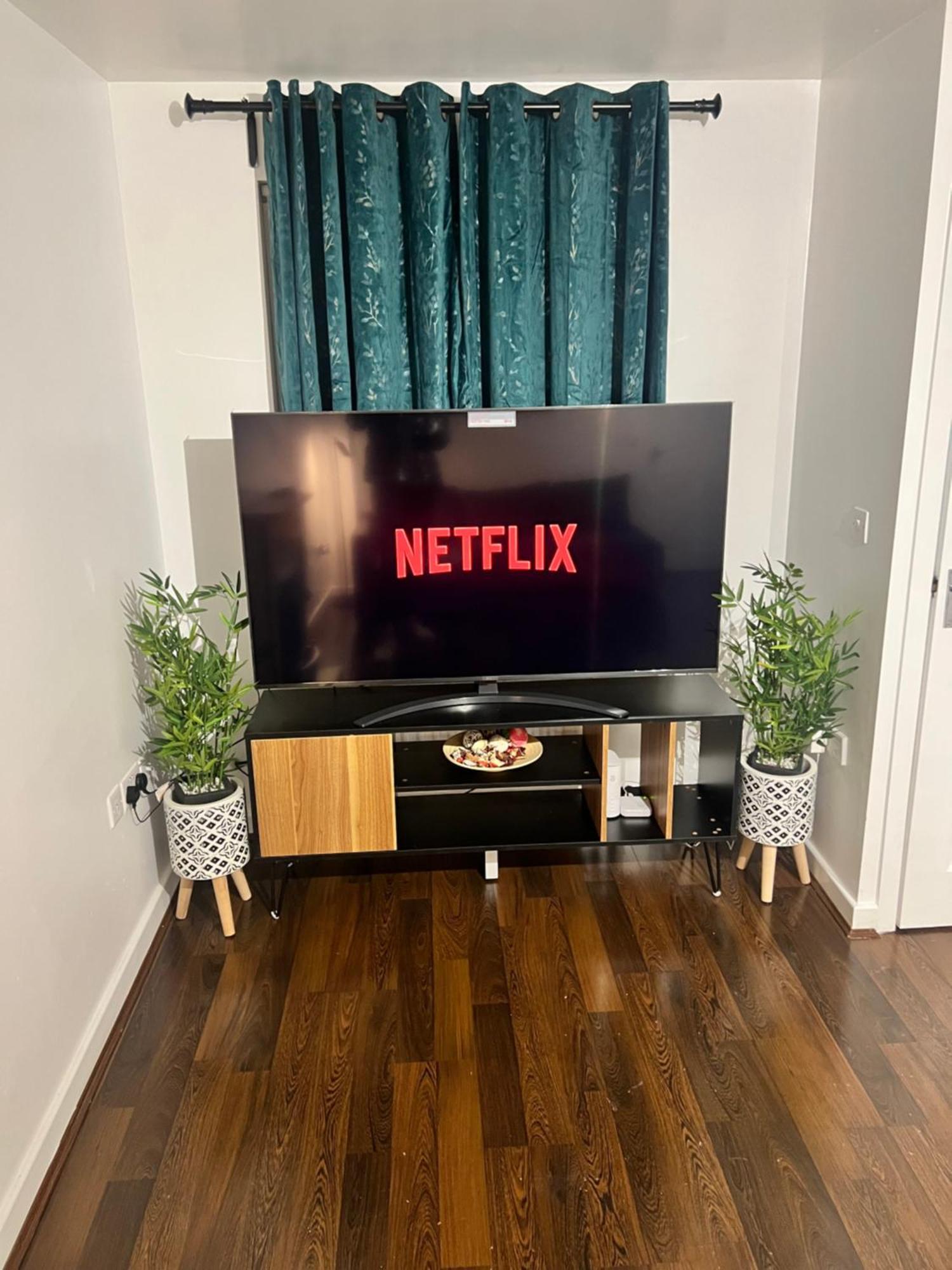 New Getaway House With 2 Free Parking Apartment Manchester