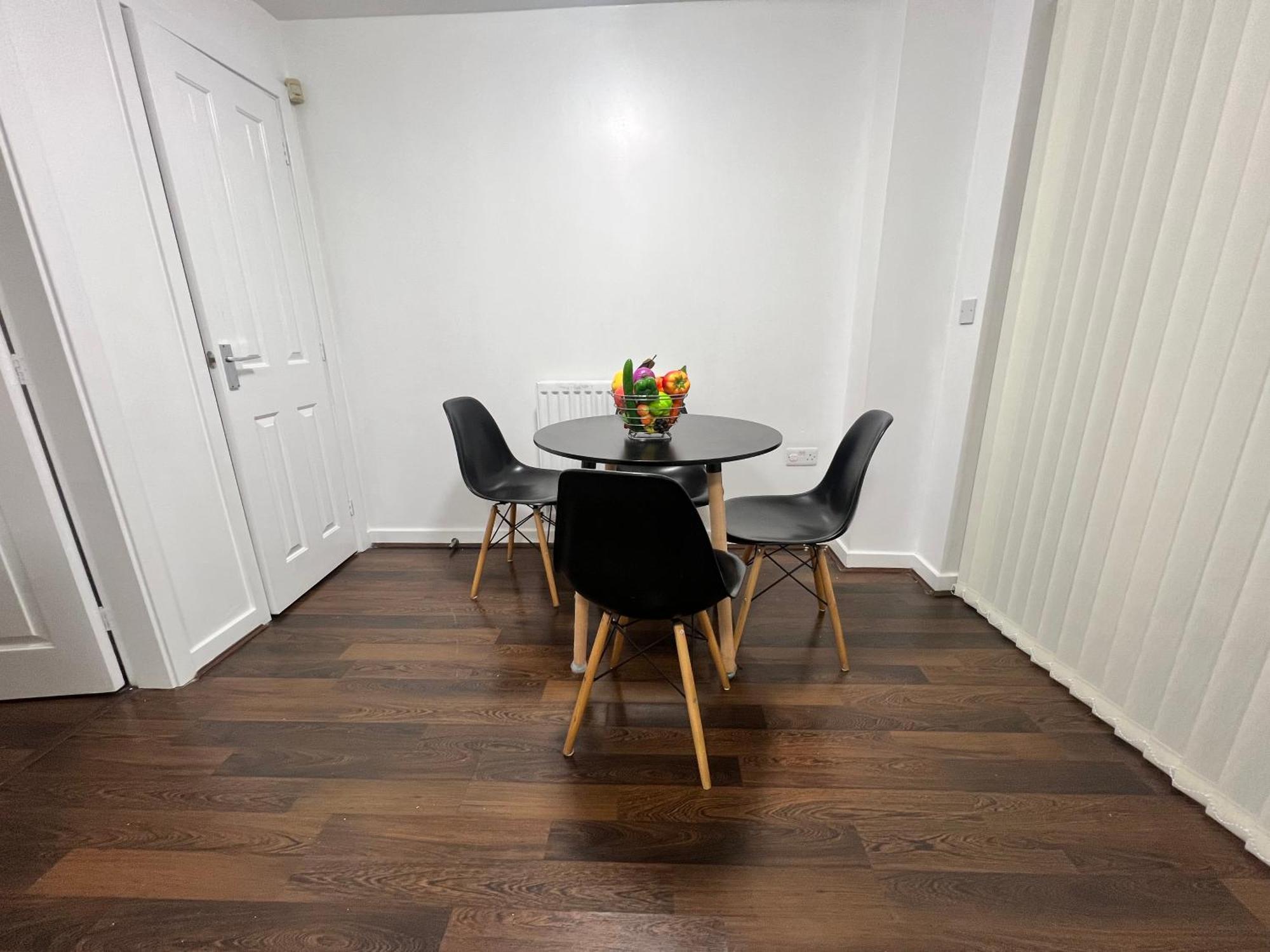 New Getaway House With 2 Free Parking