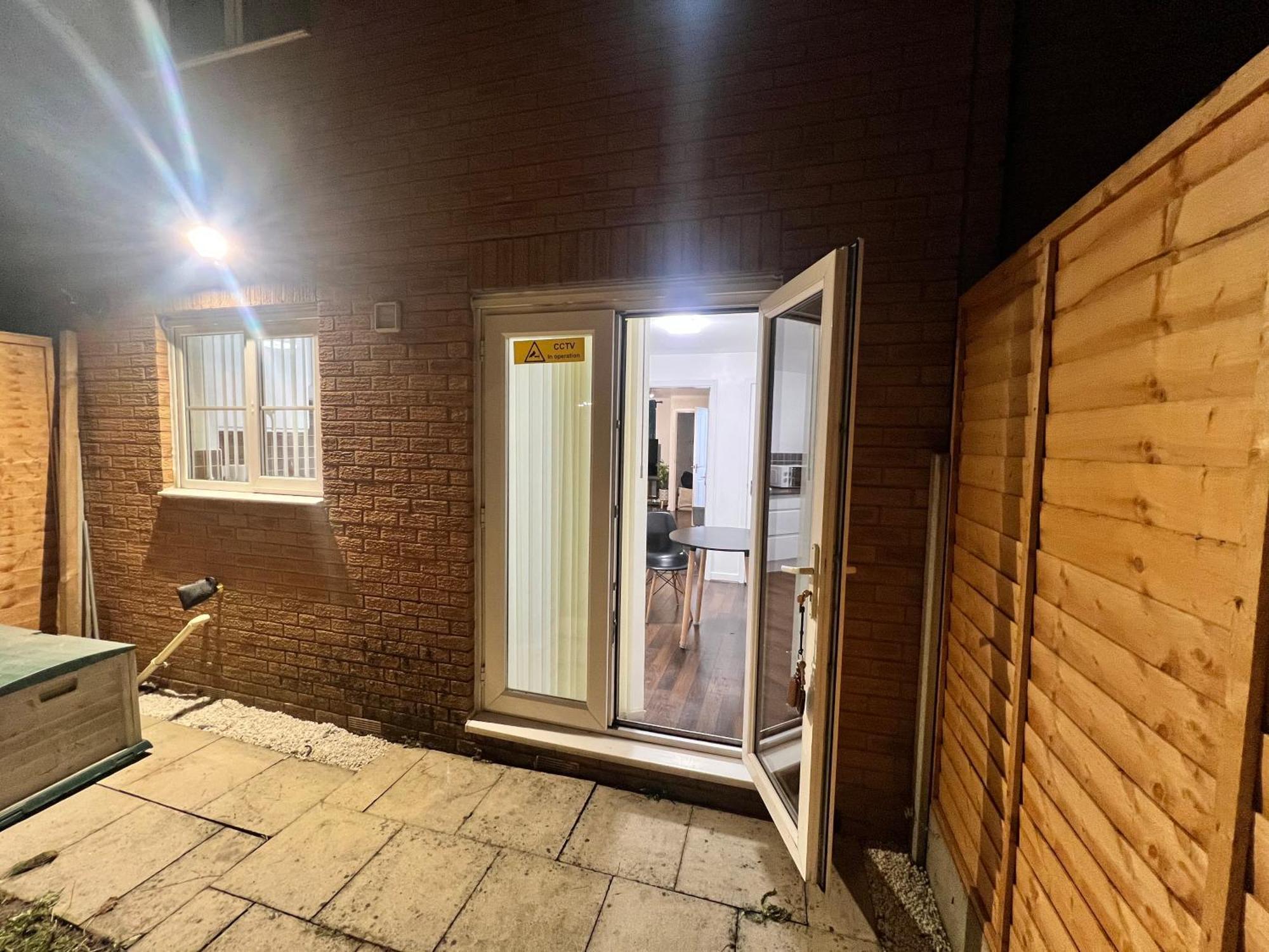 Apartment New Getaway House With 2 Free Parking