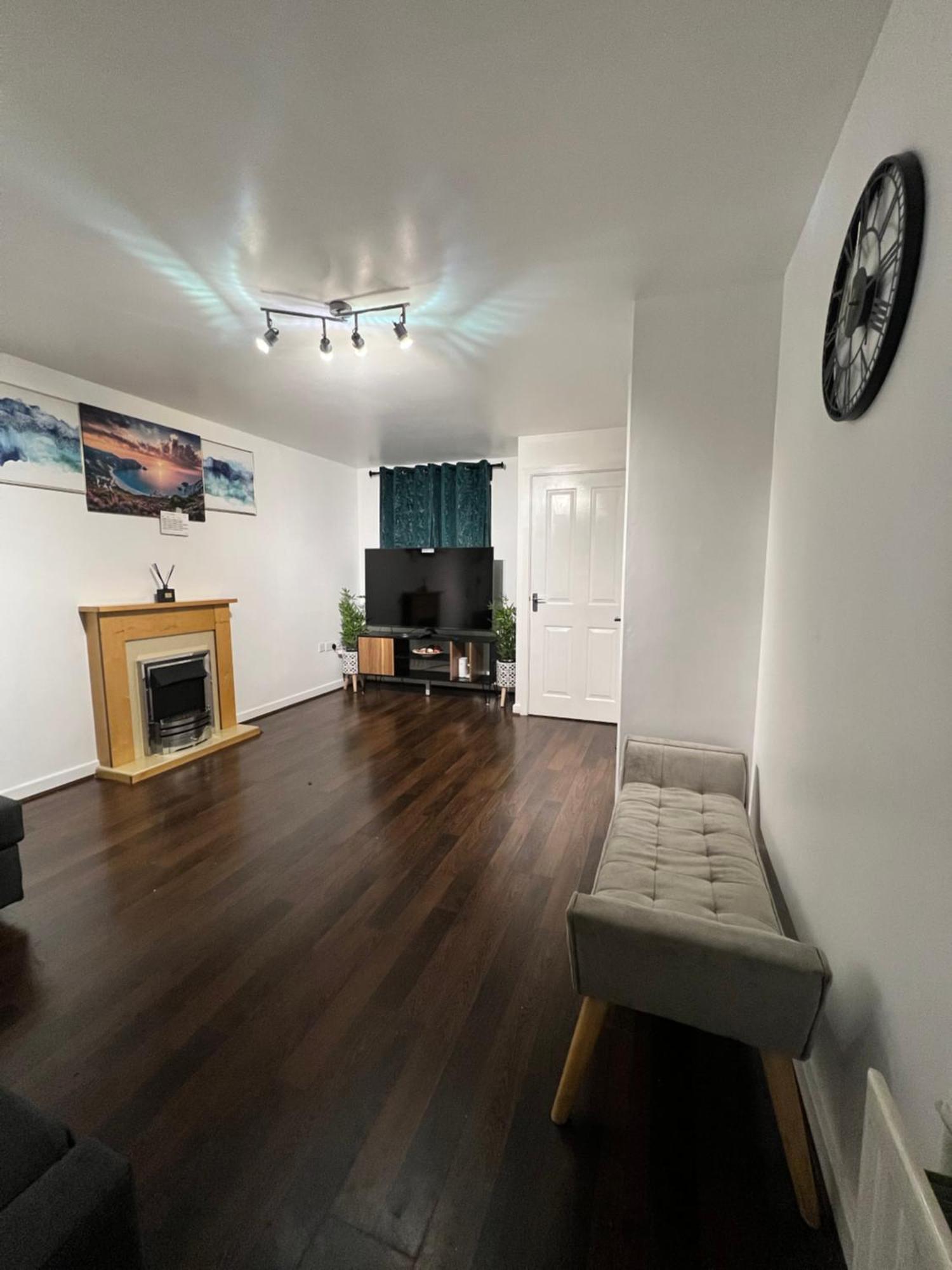 Apartment New Getaway House With 2 Free Parking *