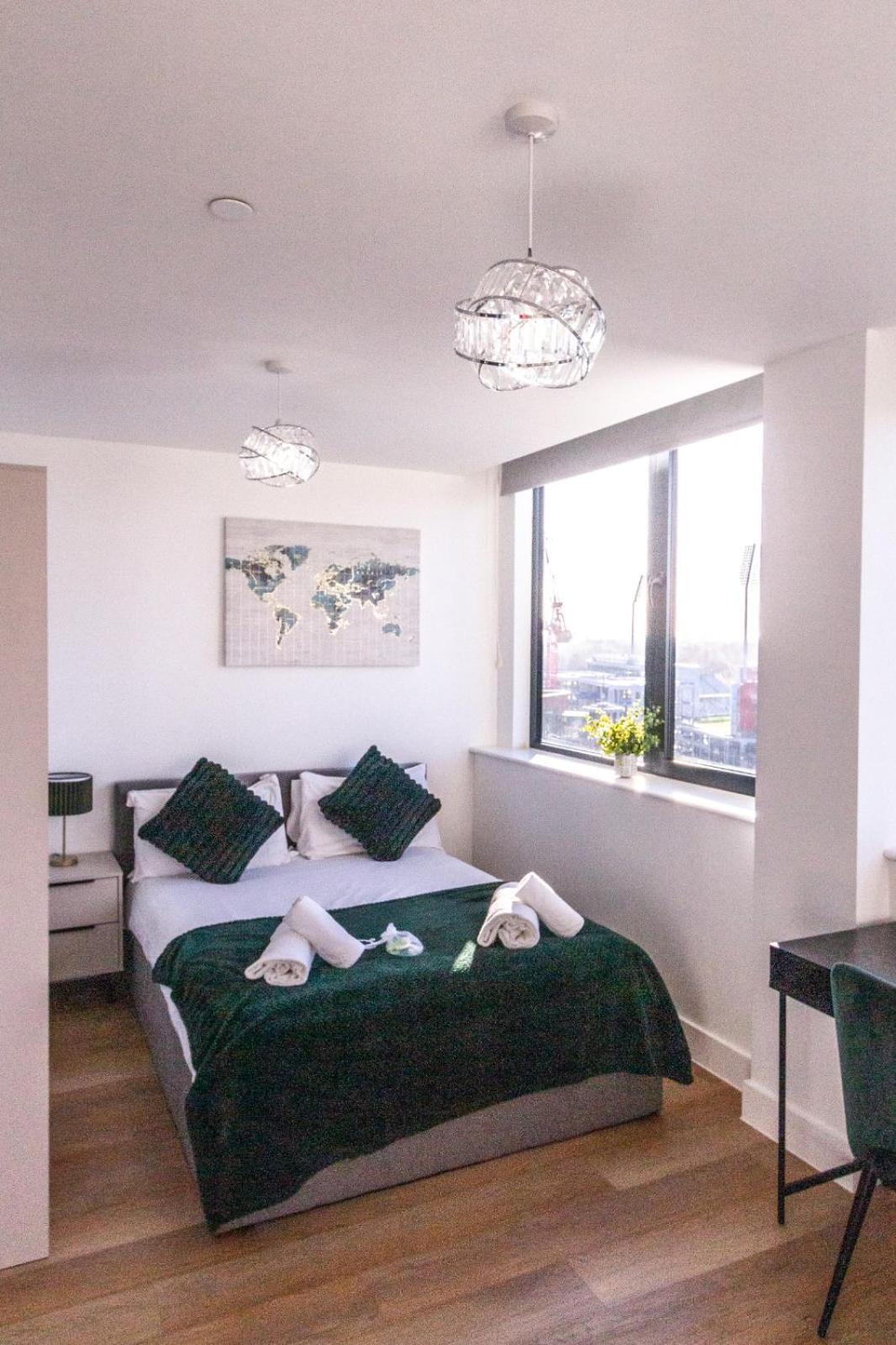 Stylish Overlooking Old Trafford *