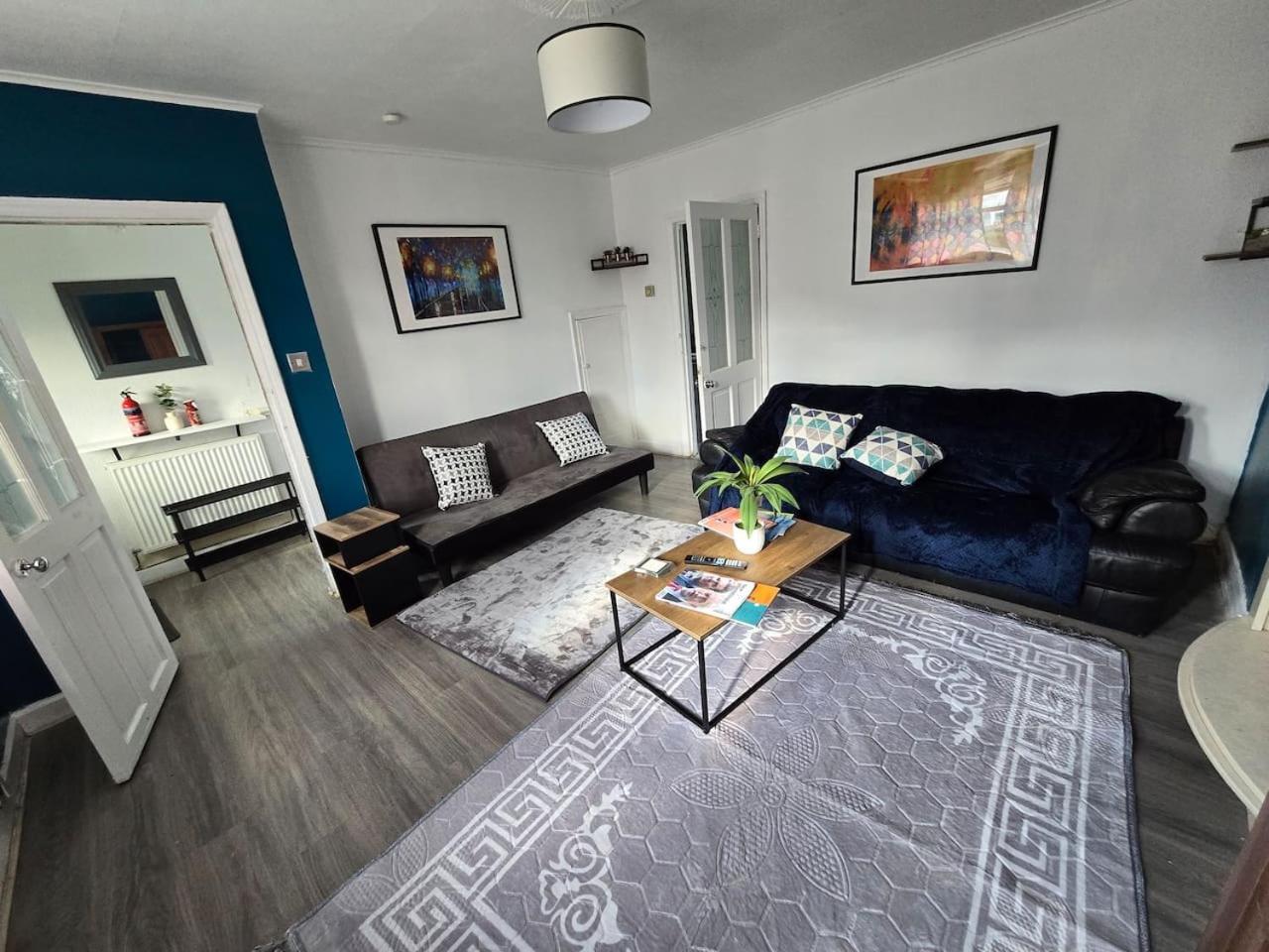 Holiday home Cosy 3 Bed With Parking Near Piccadilly, Etihad Stadium And Coop Live Sleeps Up To 6