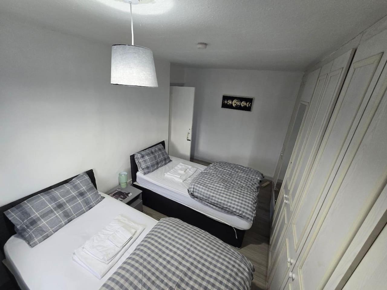 Holiday home Cosy 3 Bed With Parking Near Piccadilly, Etihad Stadium And Coop Live Sleeps Up To 6 Manchester