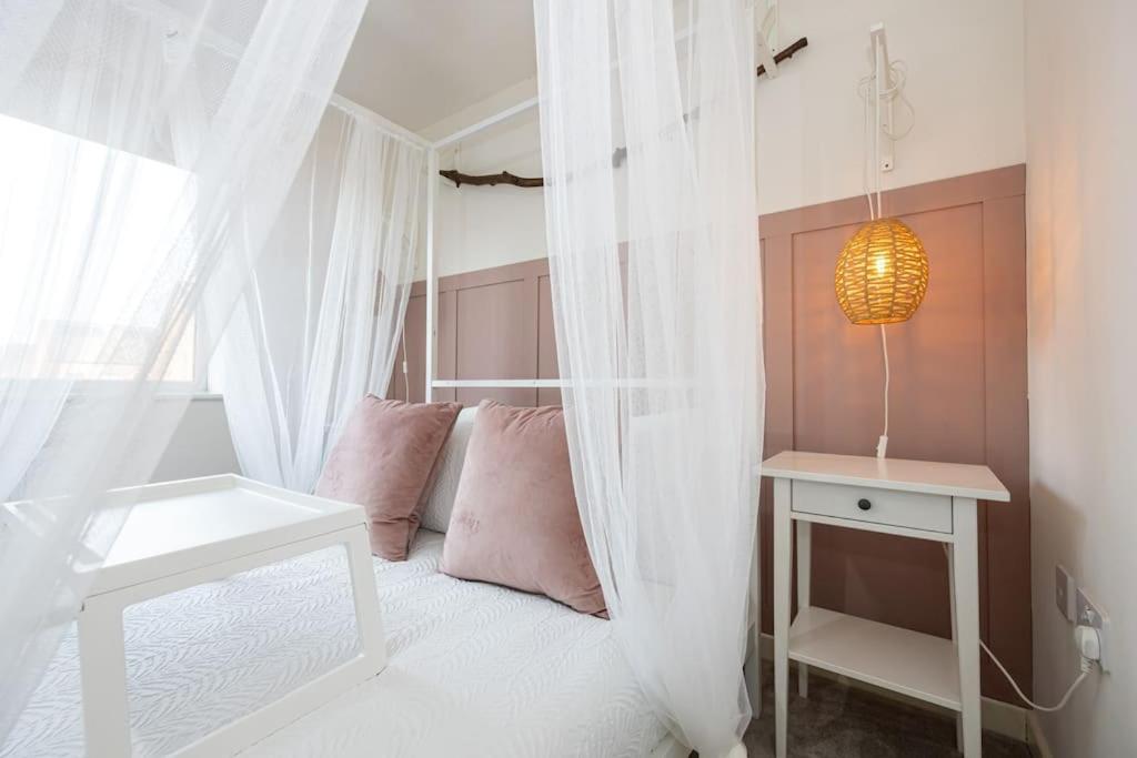 Trox - A Cosy Escape - Free Parking Apartment