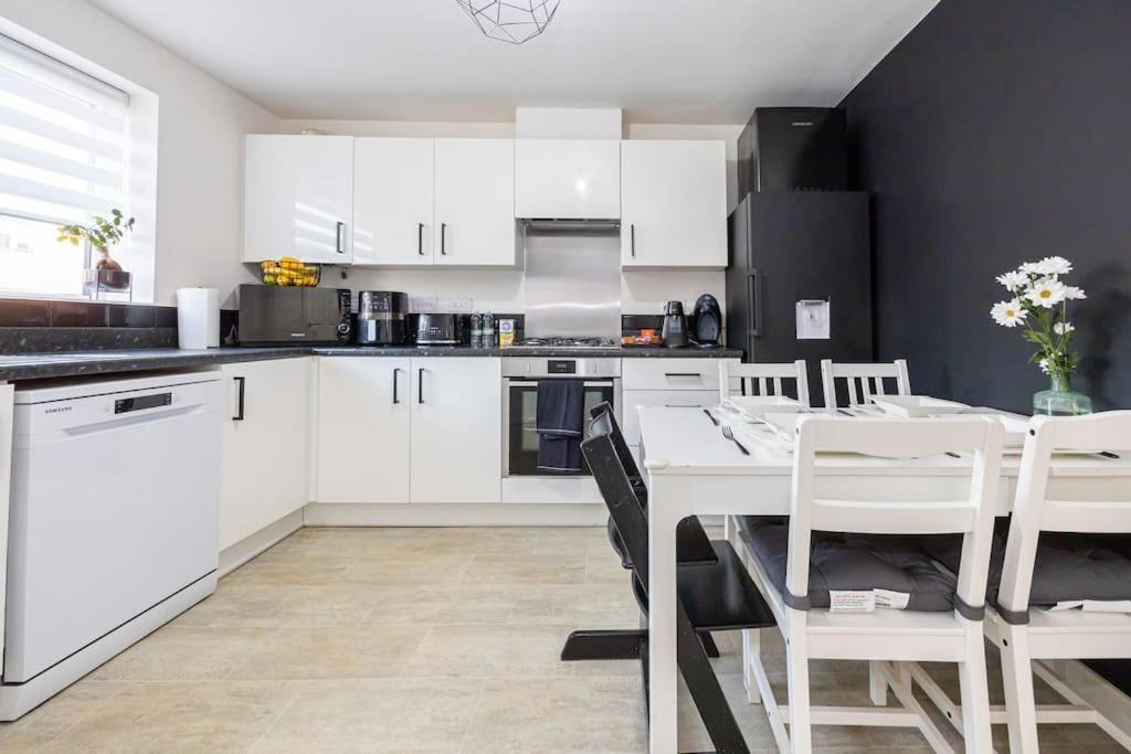 Trox - A Cosy Escape - Free Parking Apartment *