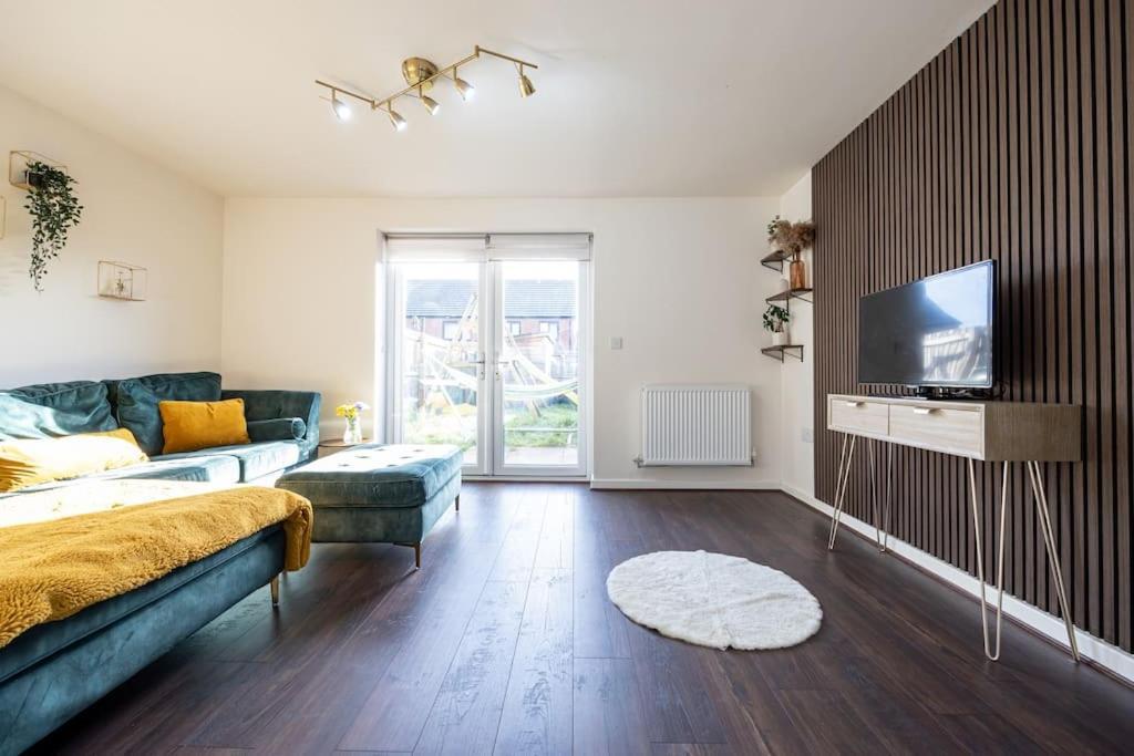 Trox - A Cosy Escape - Free Parking Apartment Manchester