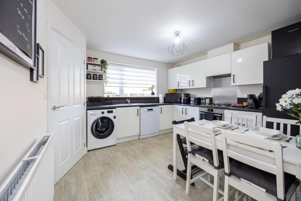 Trox - A Cosy Escape - Free Parking * Manchester
