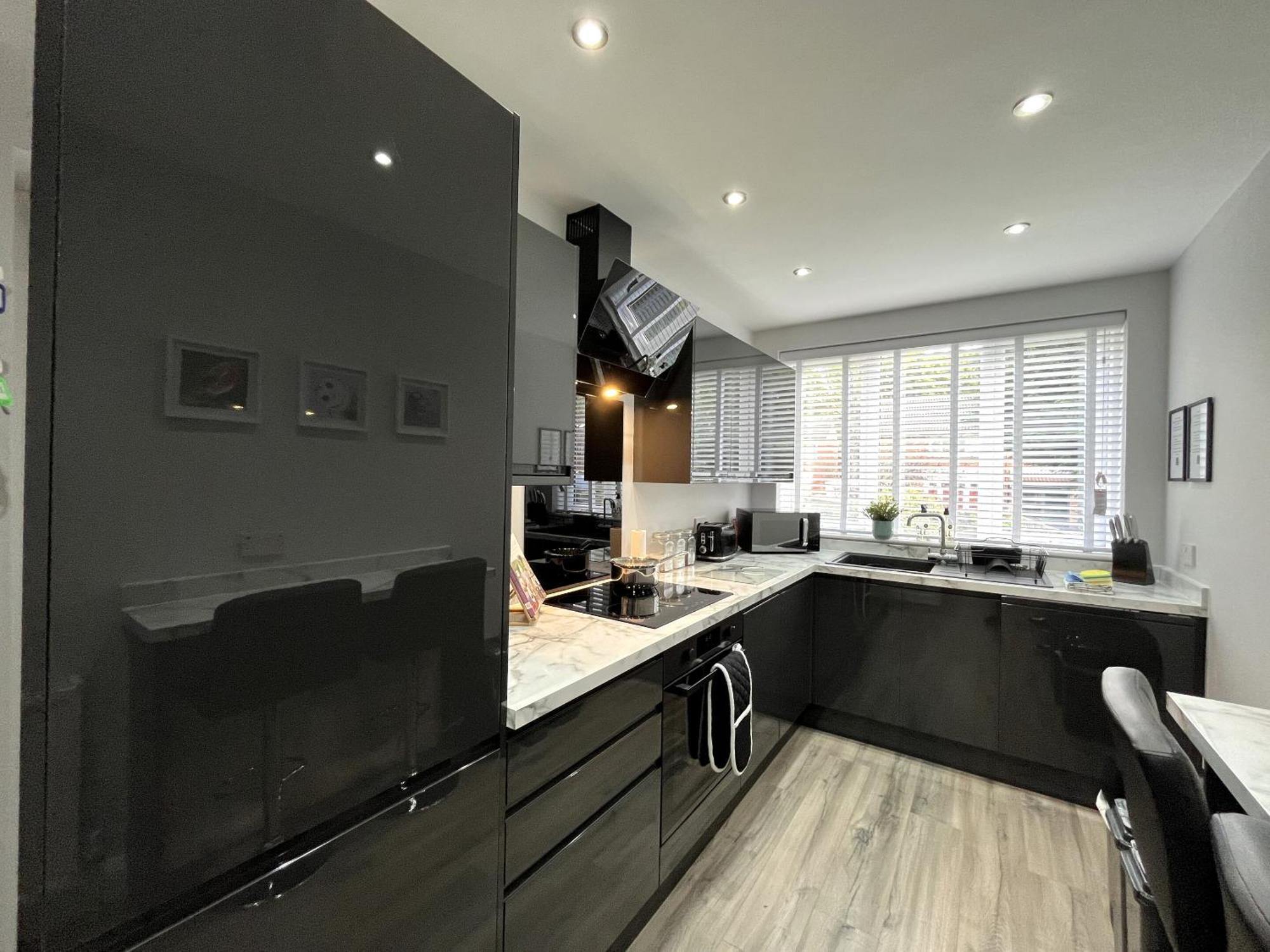Modern 3-bed Stay-away-home Sleeps 6 Nr *