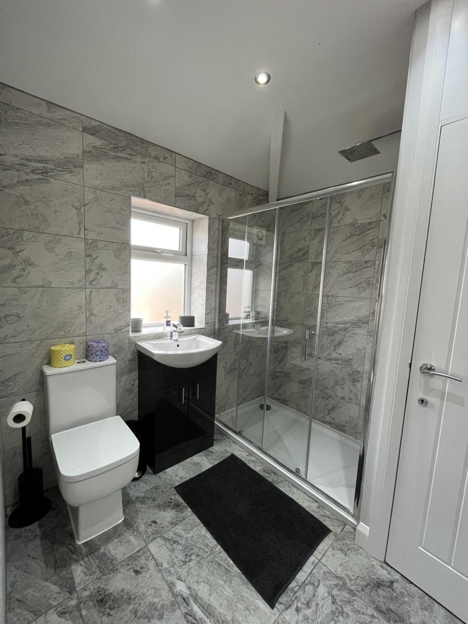 Modern 3-bed Stay-away-home Sleeps 6 Nr