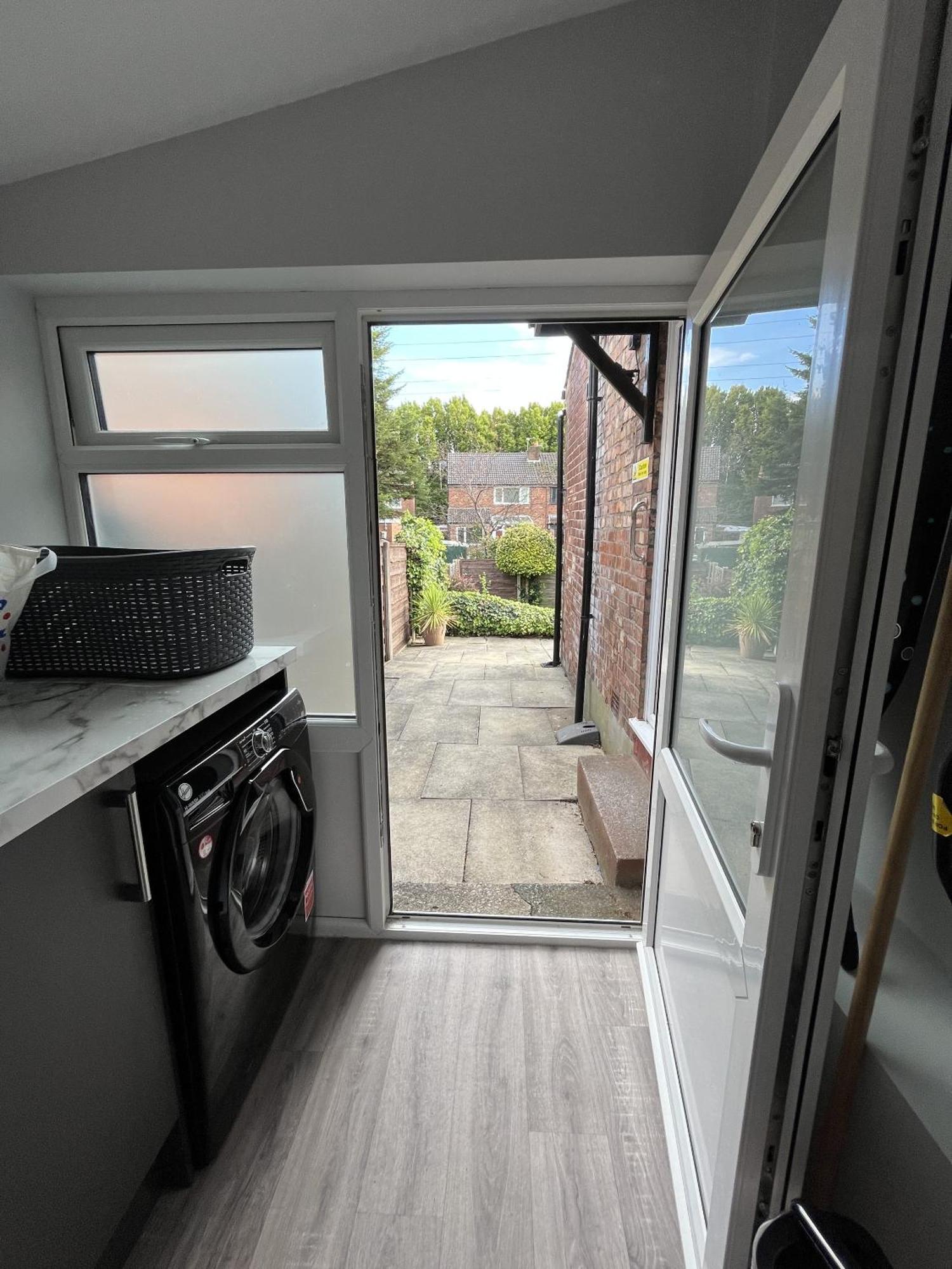 Modern 3-bed Stay-away-home Sleeps 6 Nr *