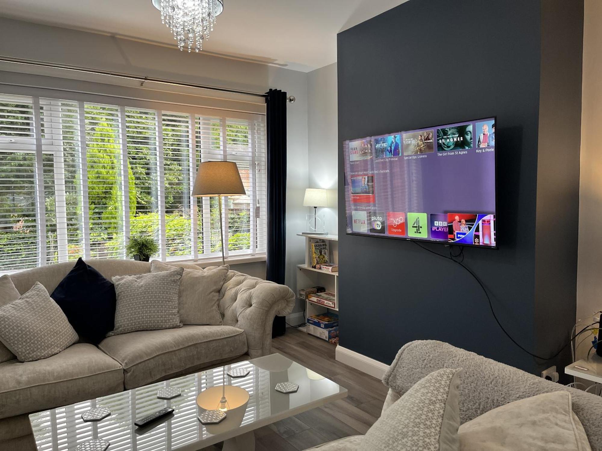 Modern 3-bed Stay-away-home Sleeps 6 Nr
