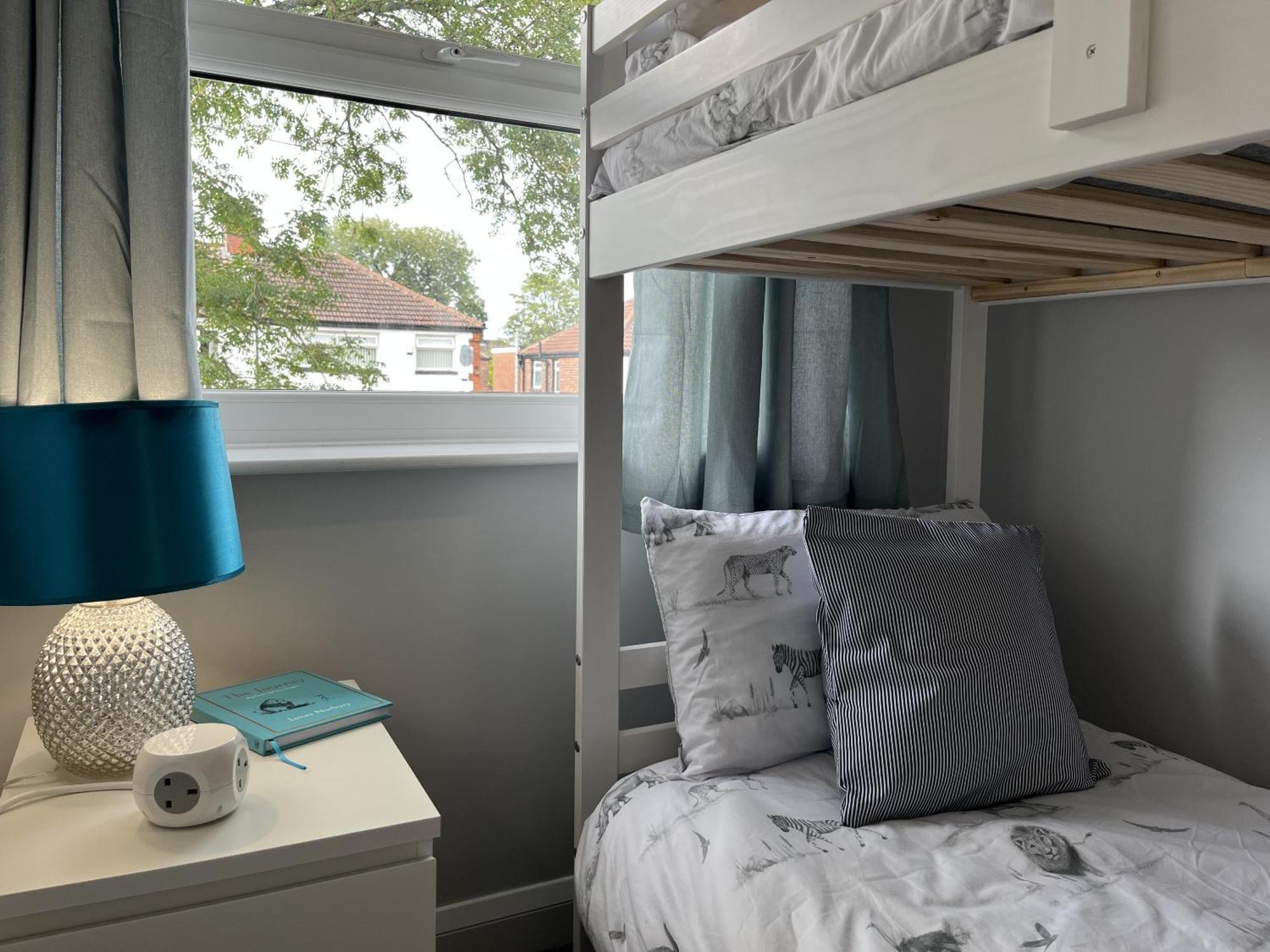Modern 3-bed Stay-away-home Sleeps 6 Nr * Manchester