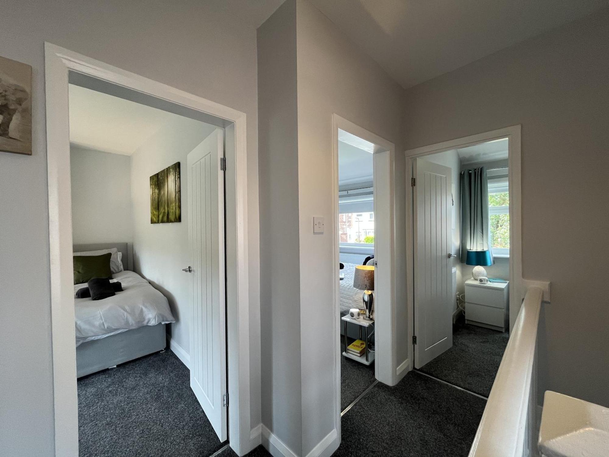 Modern 3-bed Stay-away-home Sleeps 6 Nr