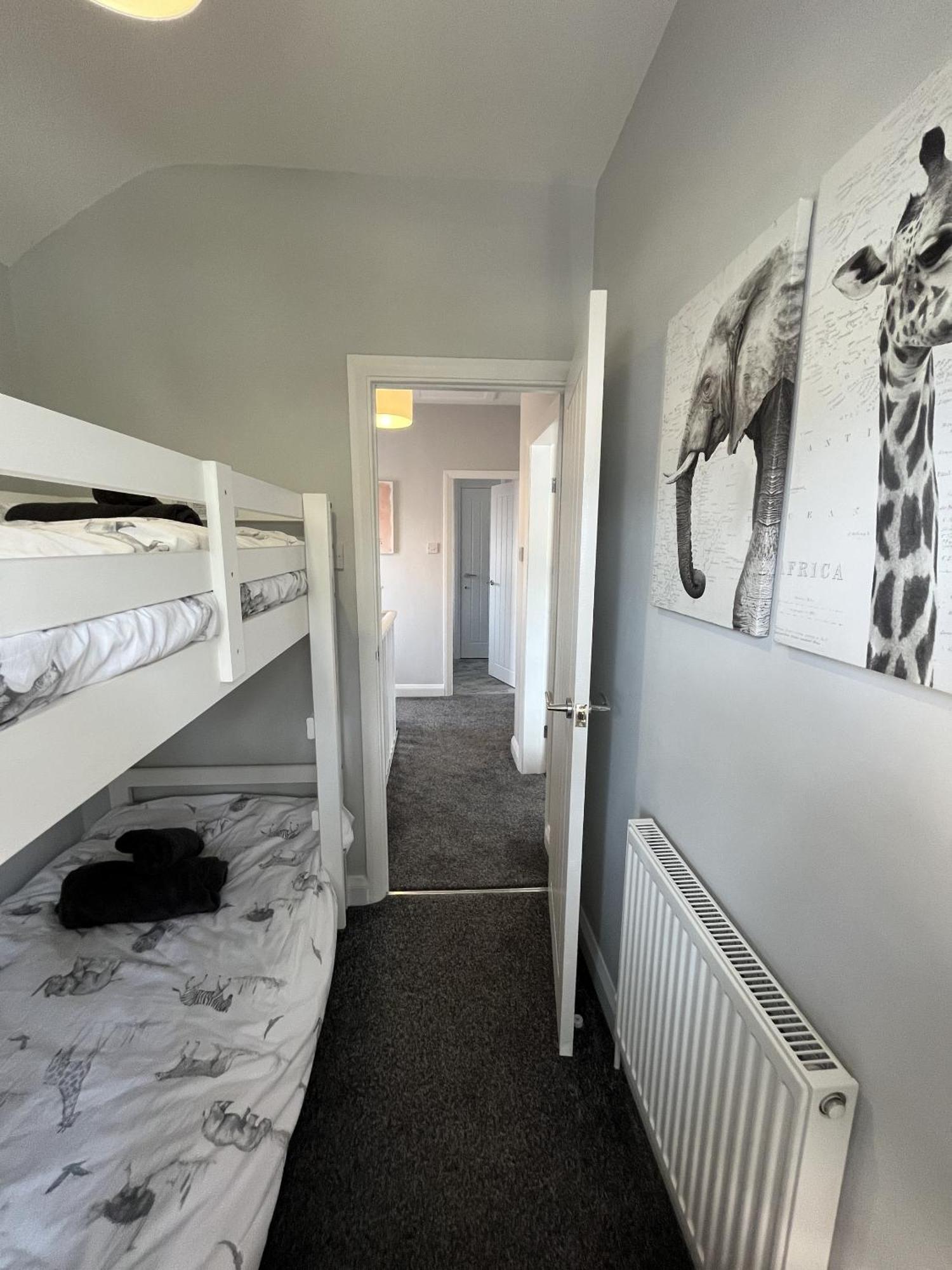 Holiday home Modern 3-bed Stay-away-home Sleeps 6 Nr Manchester