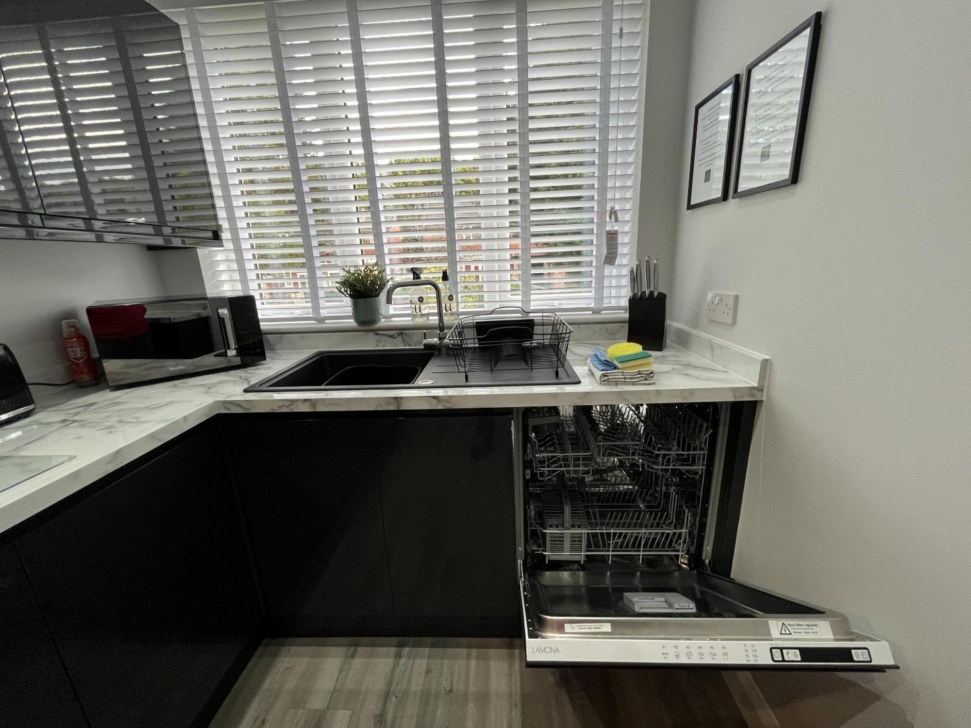 Holiday home Modern 3-bed Stay-away-home Sleeps 6 Nr *