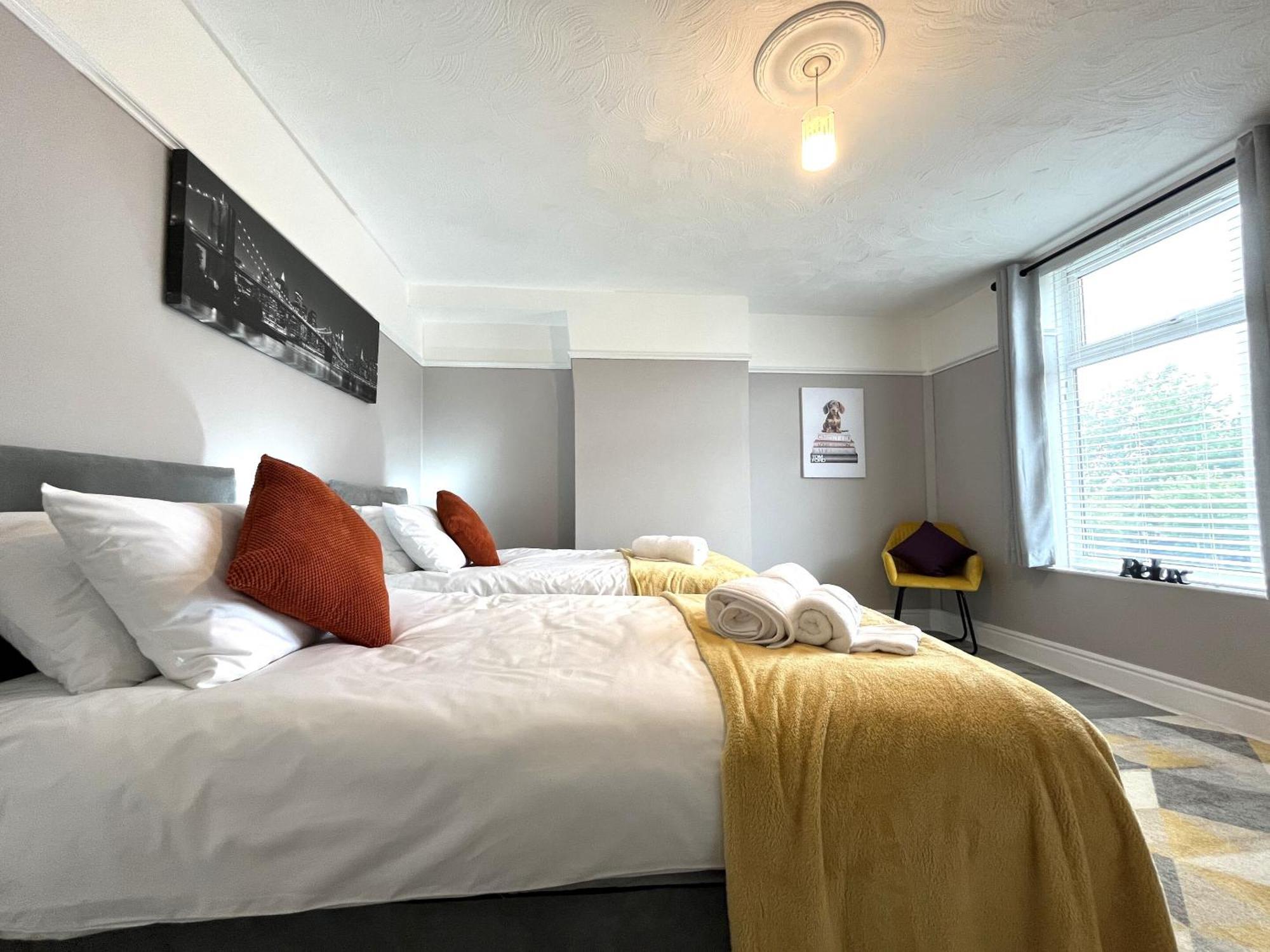 Spacious Sleeps 8 Nr Etihad Coop Live &