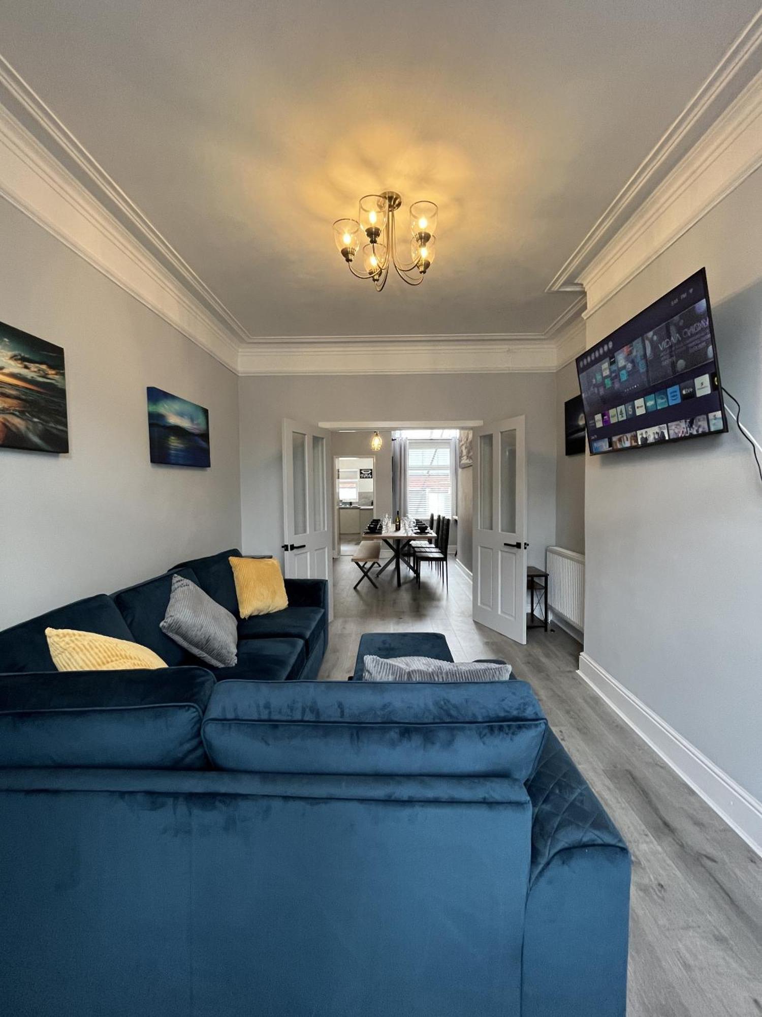 Spacious Sleeps 8 Nr Etihad Coop Live & *