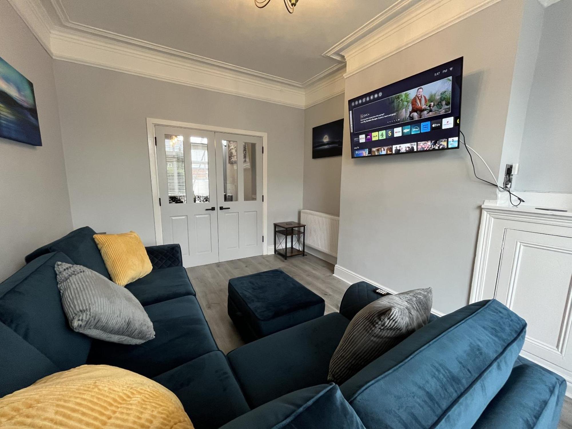 Spacious Sleeps 8 Nr Etihad Coop Live & *