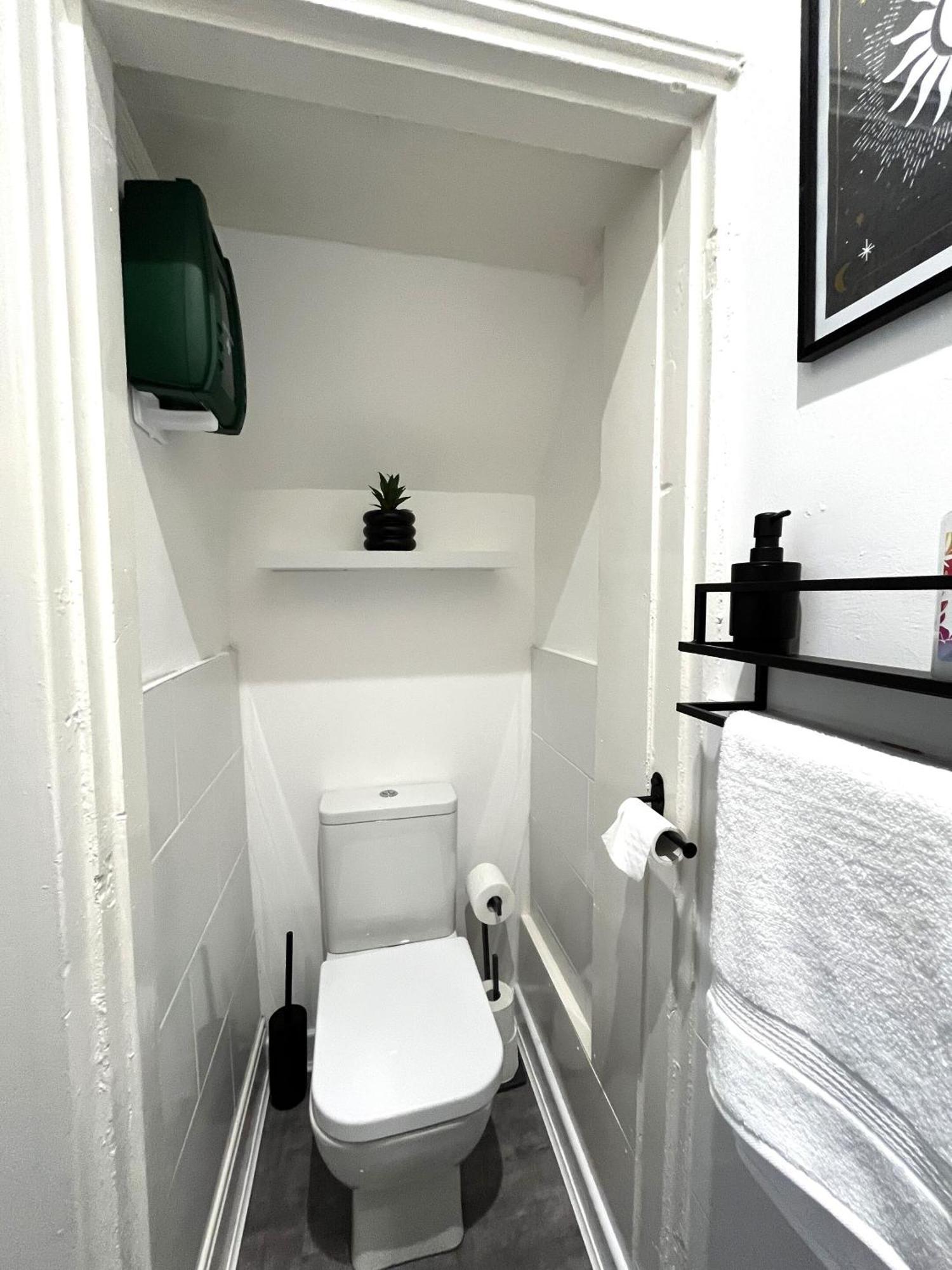 Spacious Sleeps 8 Nr Etihad Coop Live & Appartement