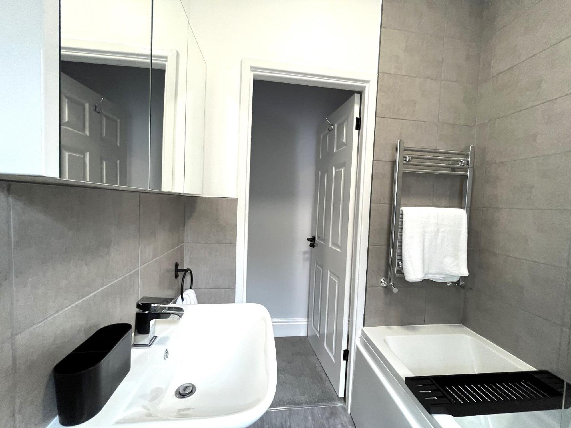 Spacious Sleeps 8 Nr Etihad Coop Live & Manchester