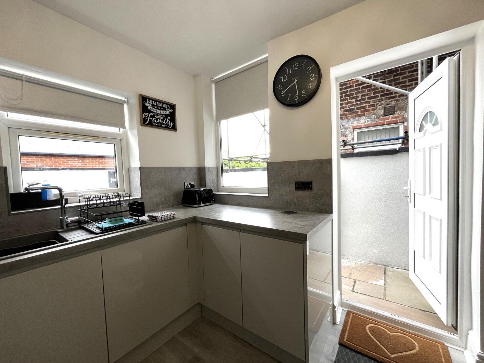 Spacious Sleeps 8 Nr Etihad Coop Live &